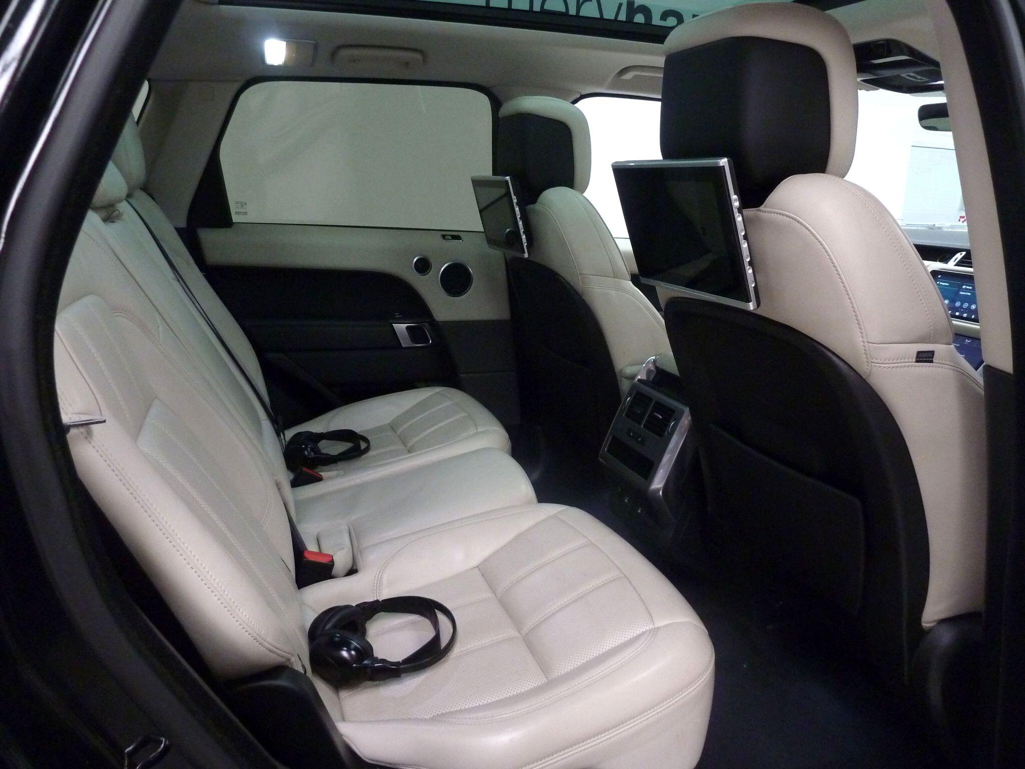 Land Rover Range Rover Sport 3.0 SD V6 HSE   <br/><br/>PAN ROOF +BLACK PACK +SCREENS