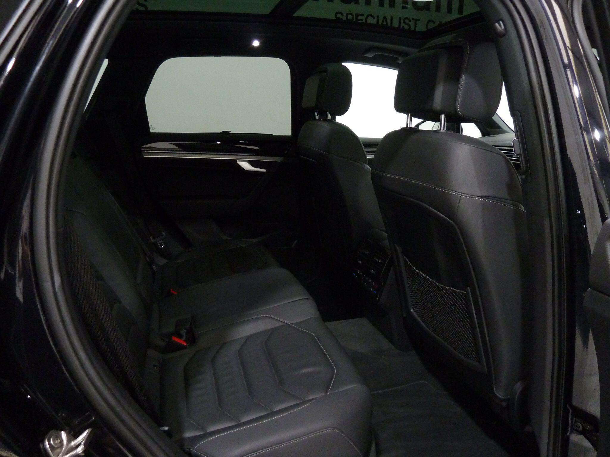 Volkswagen Touareg 3.0 TDI V6 Black Edition Tiptronic 4Motion   <br/><br/>PAN ROOF + BLACK PACK