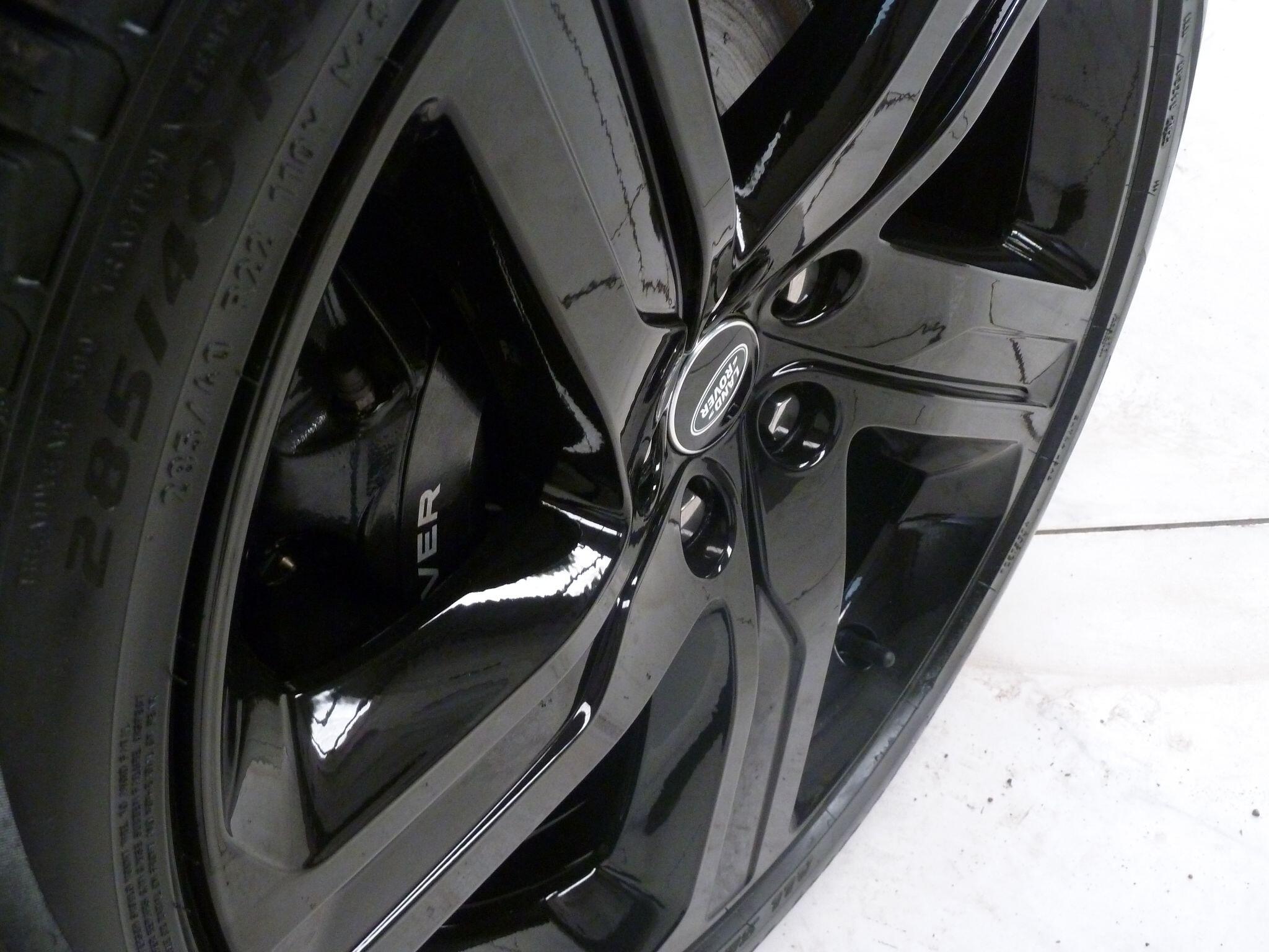 Land Rover Discovery 3.0   Metropolitan Edition   <br/><br/>PAN ROOF + BLACK PACK +HEAD UP