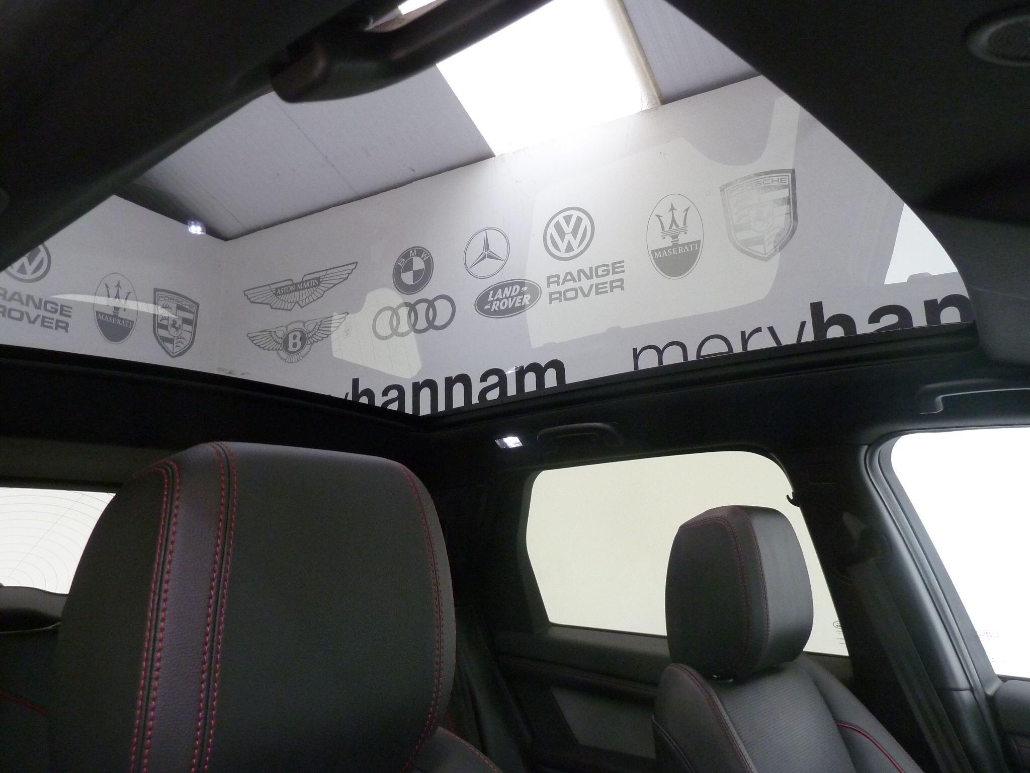 Land Rover Discovery Sport 1.5 P300e 12.2kWh Urban Edition   <br/><br/>PAN ROOF + BLACK PACK