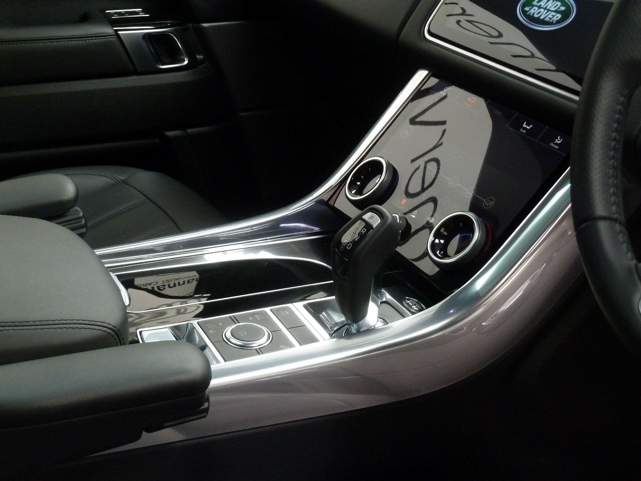 Land Rover Range Rover Sport 2.0 P400e  HSE Dynamic Black   <br/><br/>PAN ROOF + BLACK PACK + STEPS
