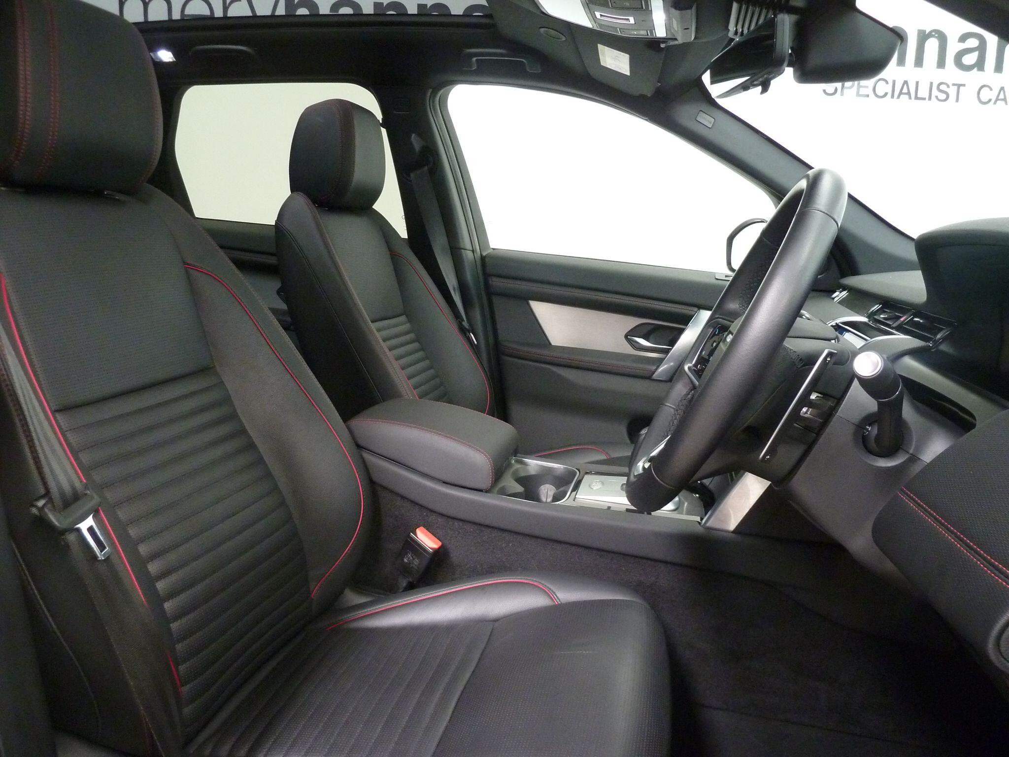 Land Rover Discovery Sport 1.5 P300e 12.2kWh Urban Edition   <br/><br/>PAN ROOF + BLACK PACK