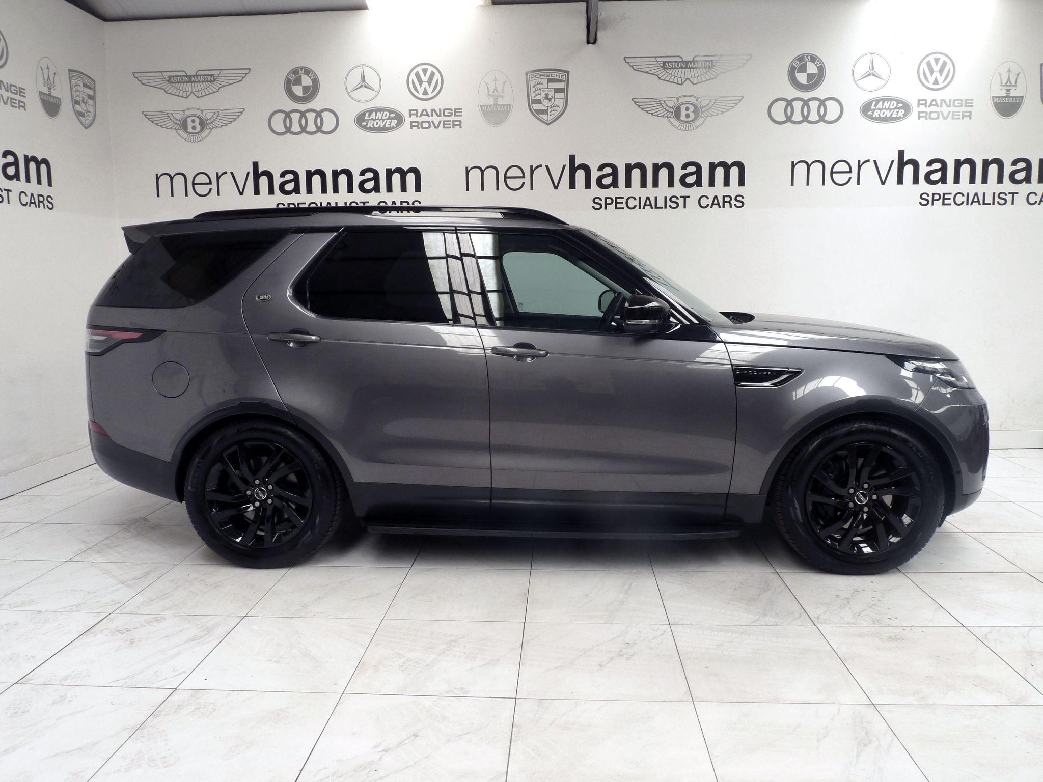 Land Rover Discovery 3.0 SD V6 SE   <br/><br/>BLACK PACK + SIDE STEPS