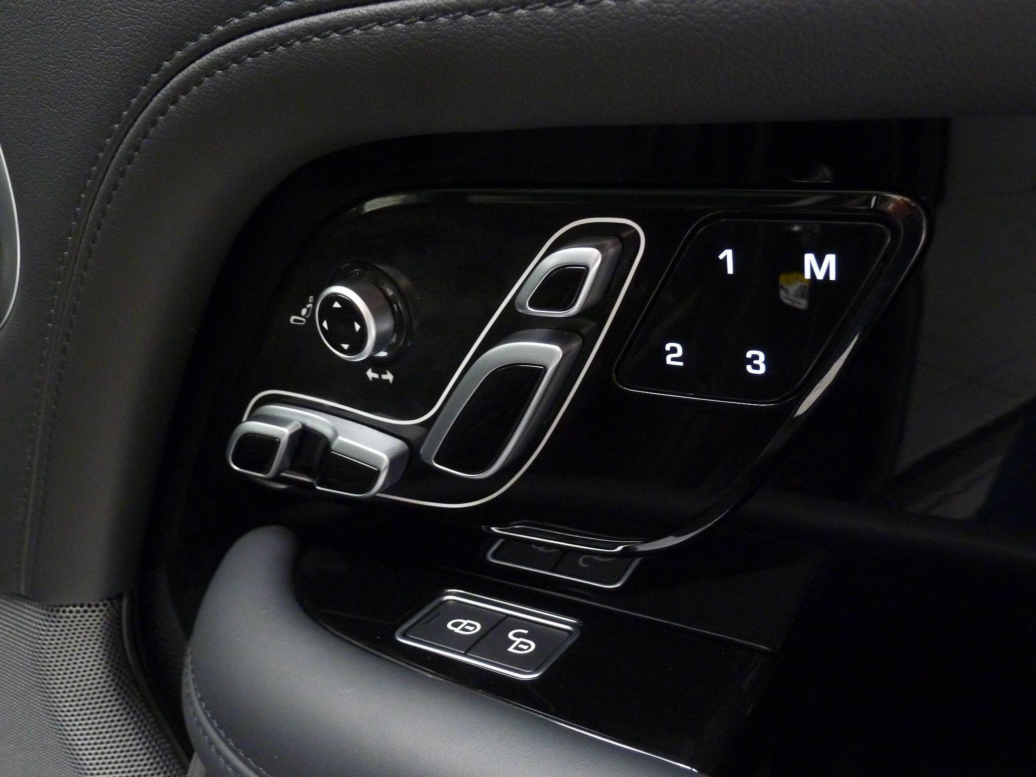 Land Rover Range Rover 3.0   Westminster Black   <br/><br/>SLIDING PAN ROOF + BLACK PACK