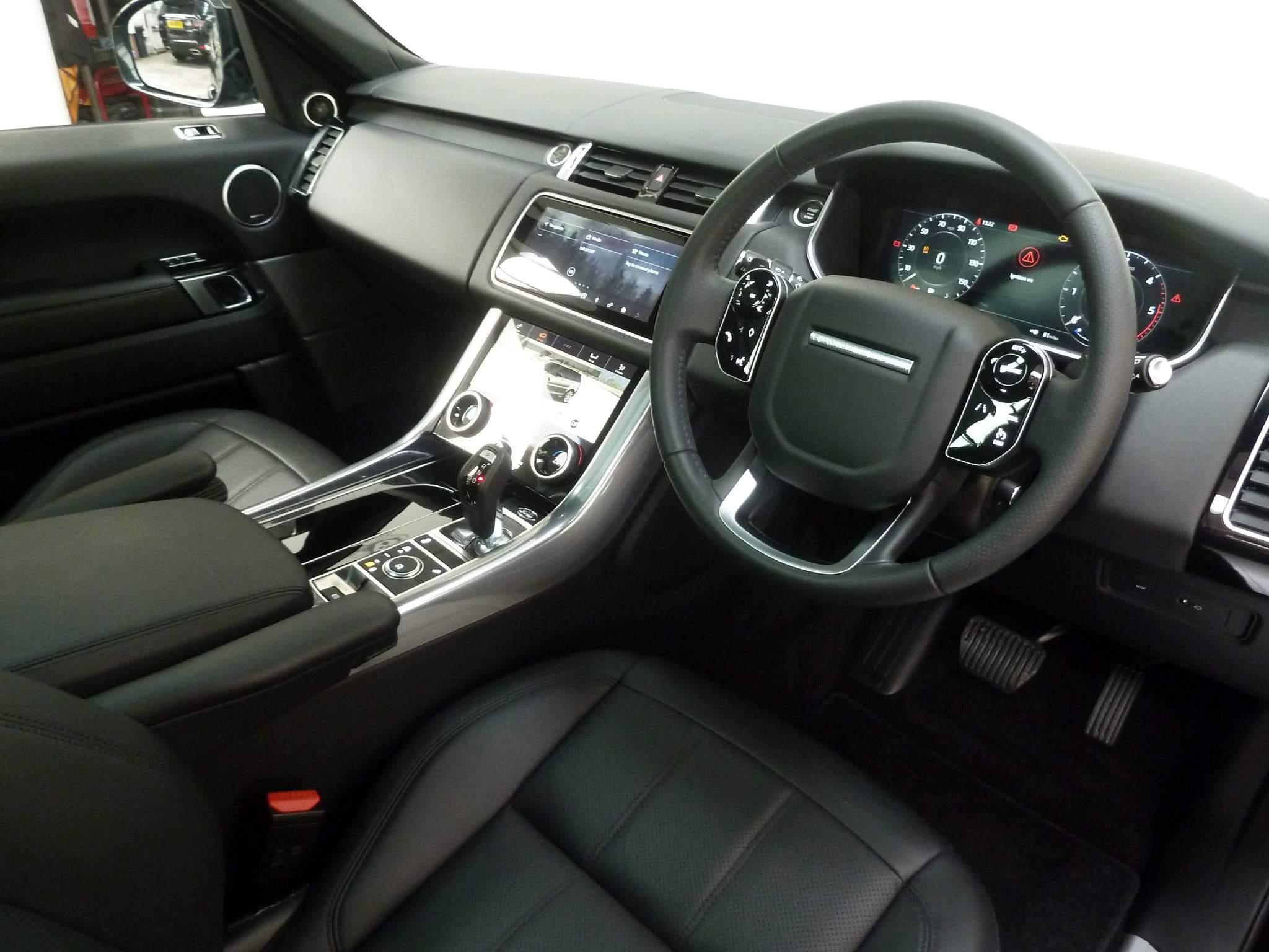 Land Rover Range Rover Sport 3.0 SD V6 HSE   <br/><br/>AUTOBIOGRAPHY DESIGN PACKAGE