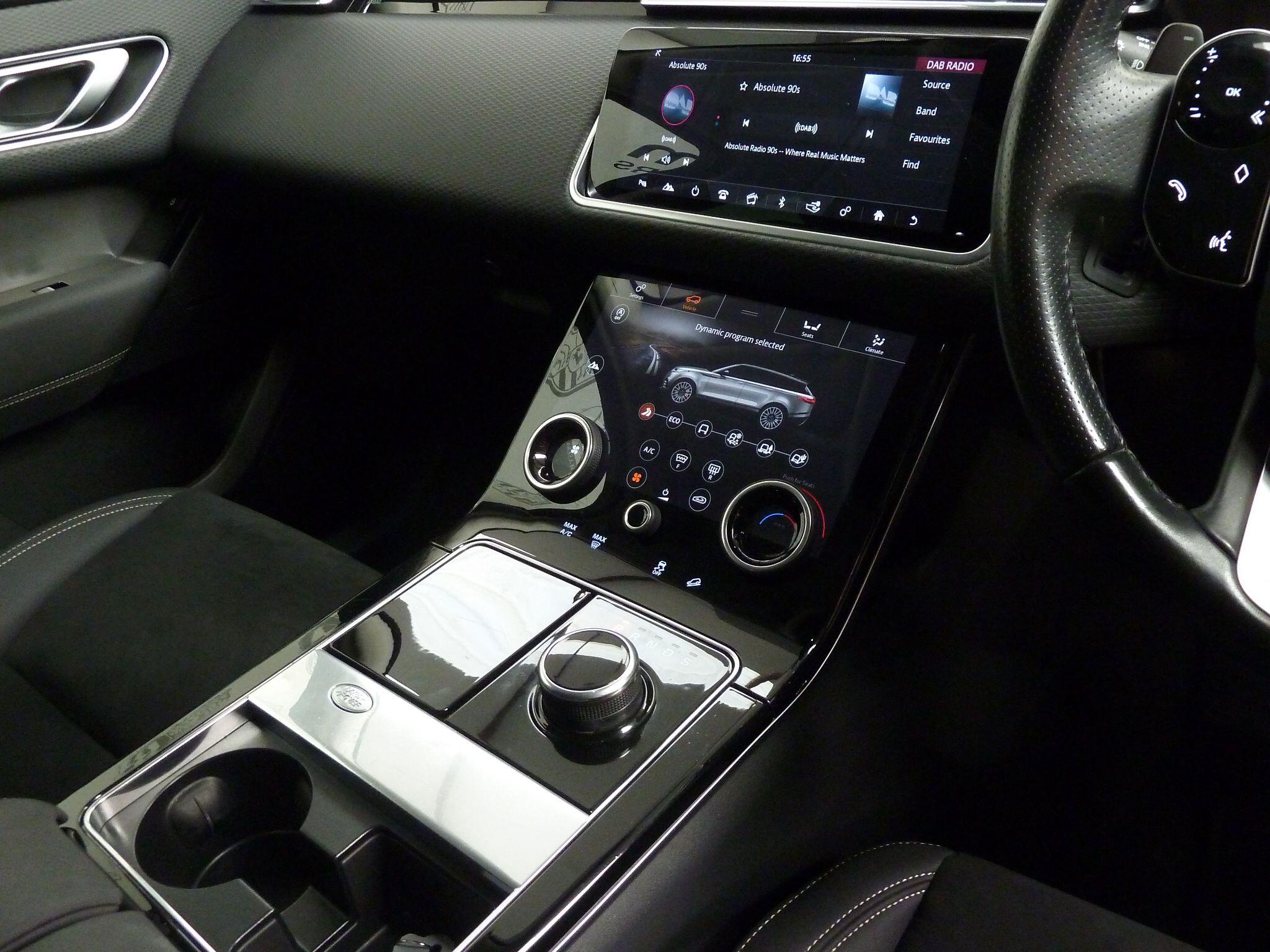 Land Rover Range Rover Velar 2.0 D200    <br/><br/>BLACK EXTERIOR DESIGN PACK