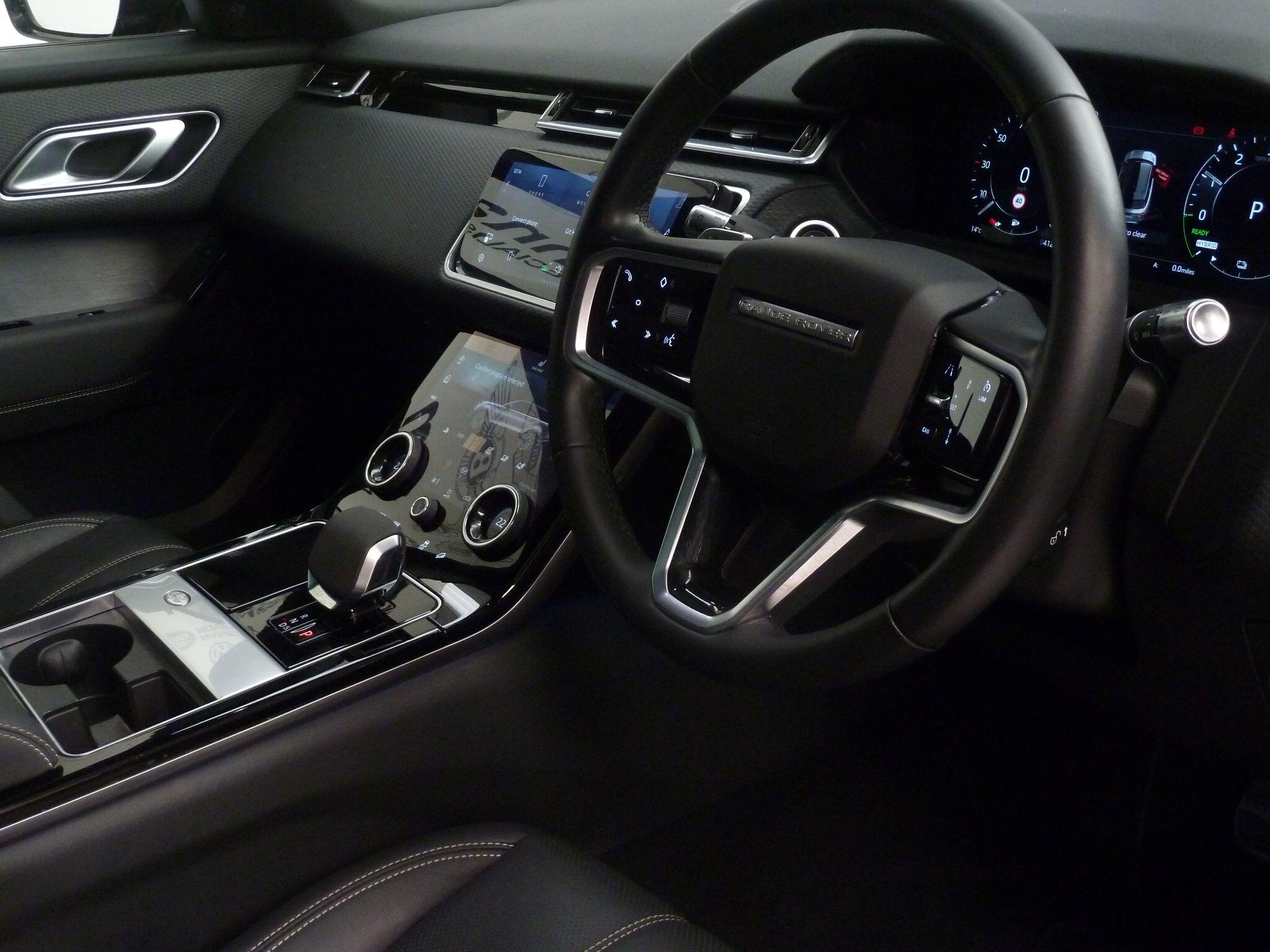 Land Rover Range Rover Velar 2.0 P400e 17.1kWh R-Dynamic SE   <br/><br/>BLACK DESIGN PACK + PAN ROOF