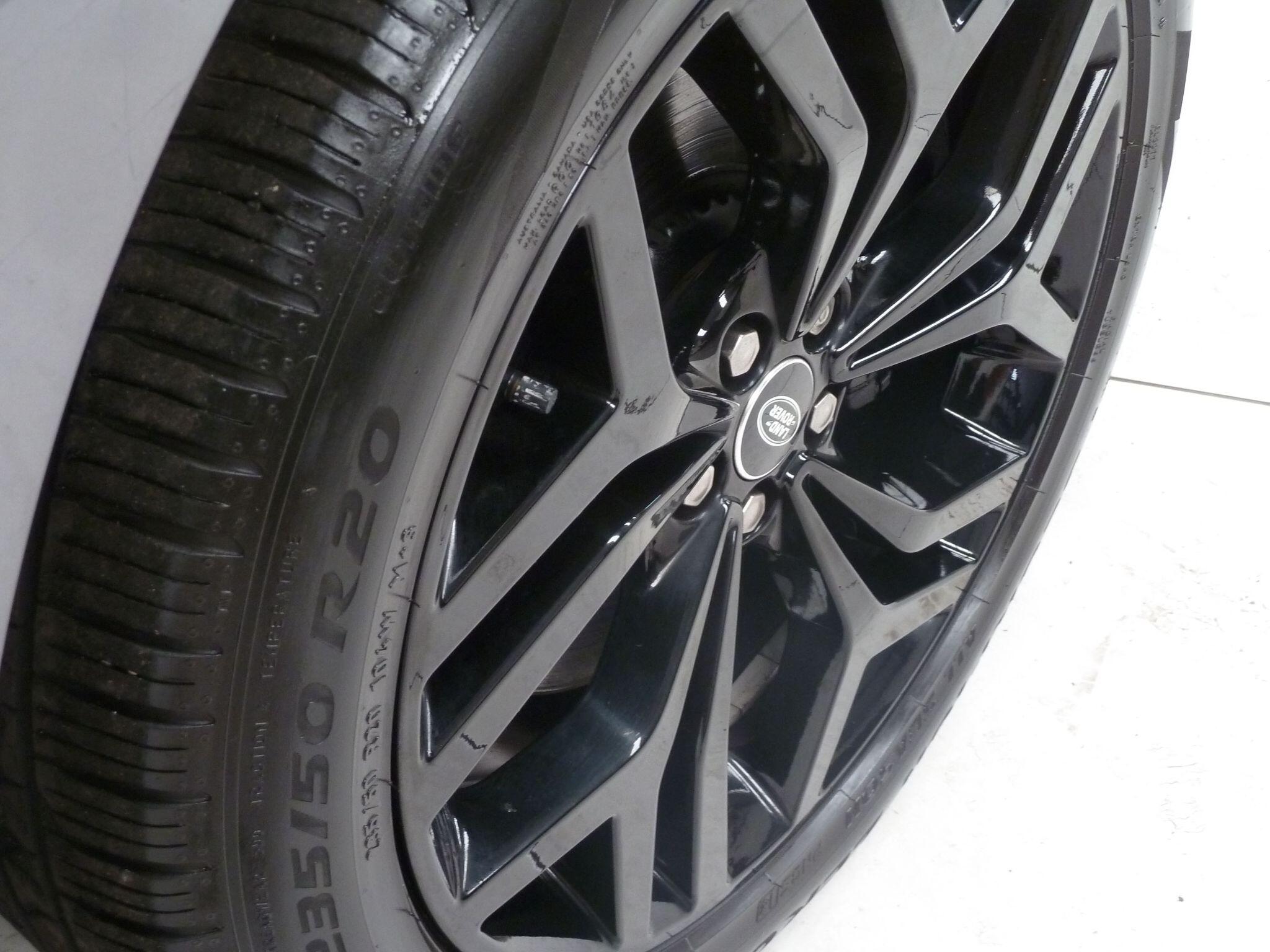 Land Rover Range Rover Evoque 2.0 D200  R-Dynamic SE   <br/><br/>PAN ROOF + BLACK PACK