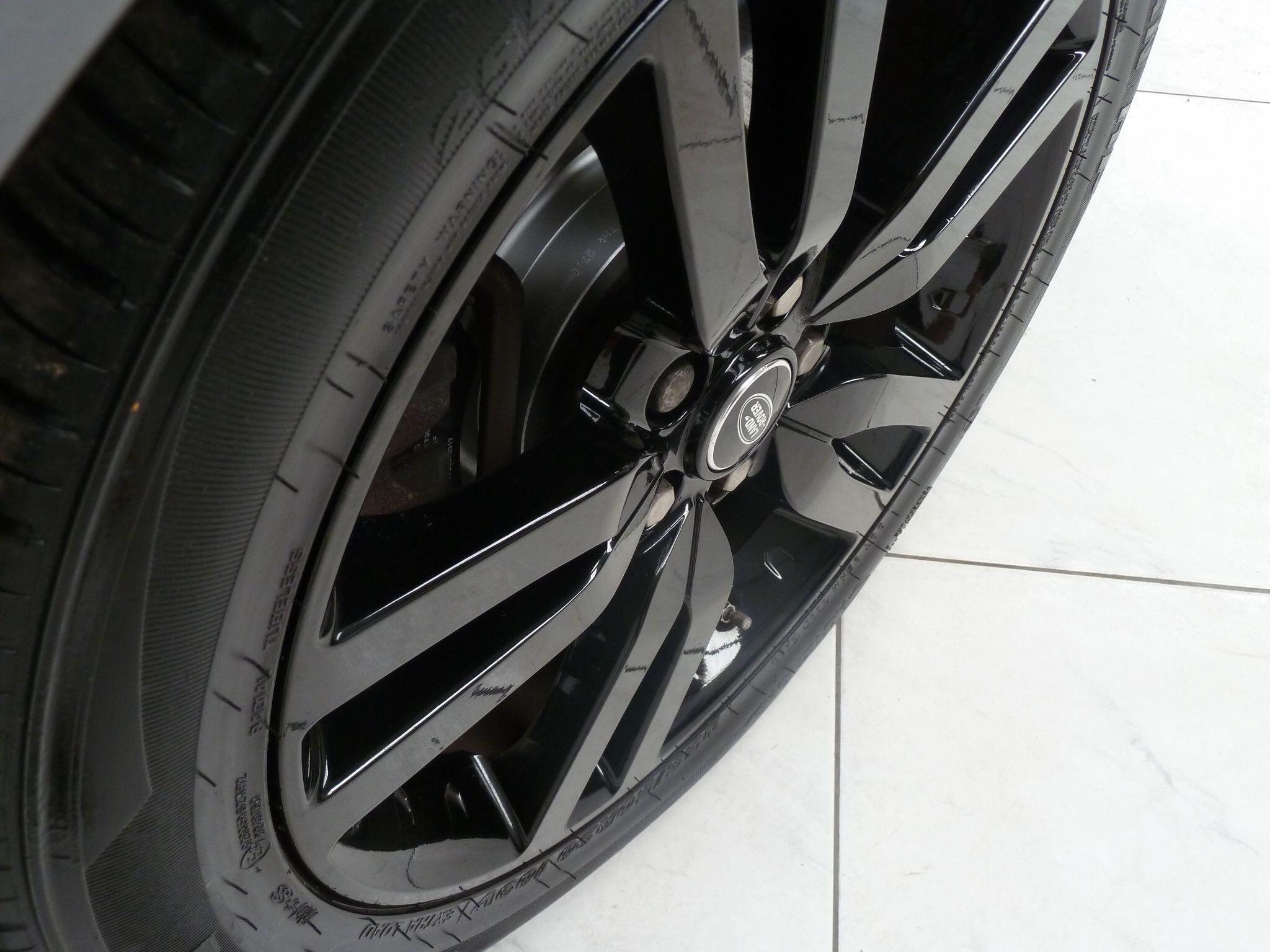 Land Rover Discovery 4 3.0 SD V6 HSE   <br/><br/>SUNROOF + BLACK PACK + 1 OWNER