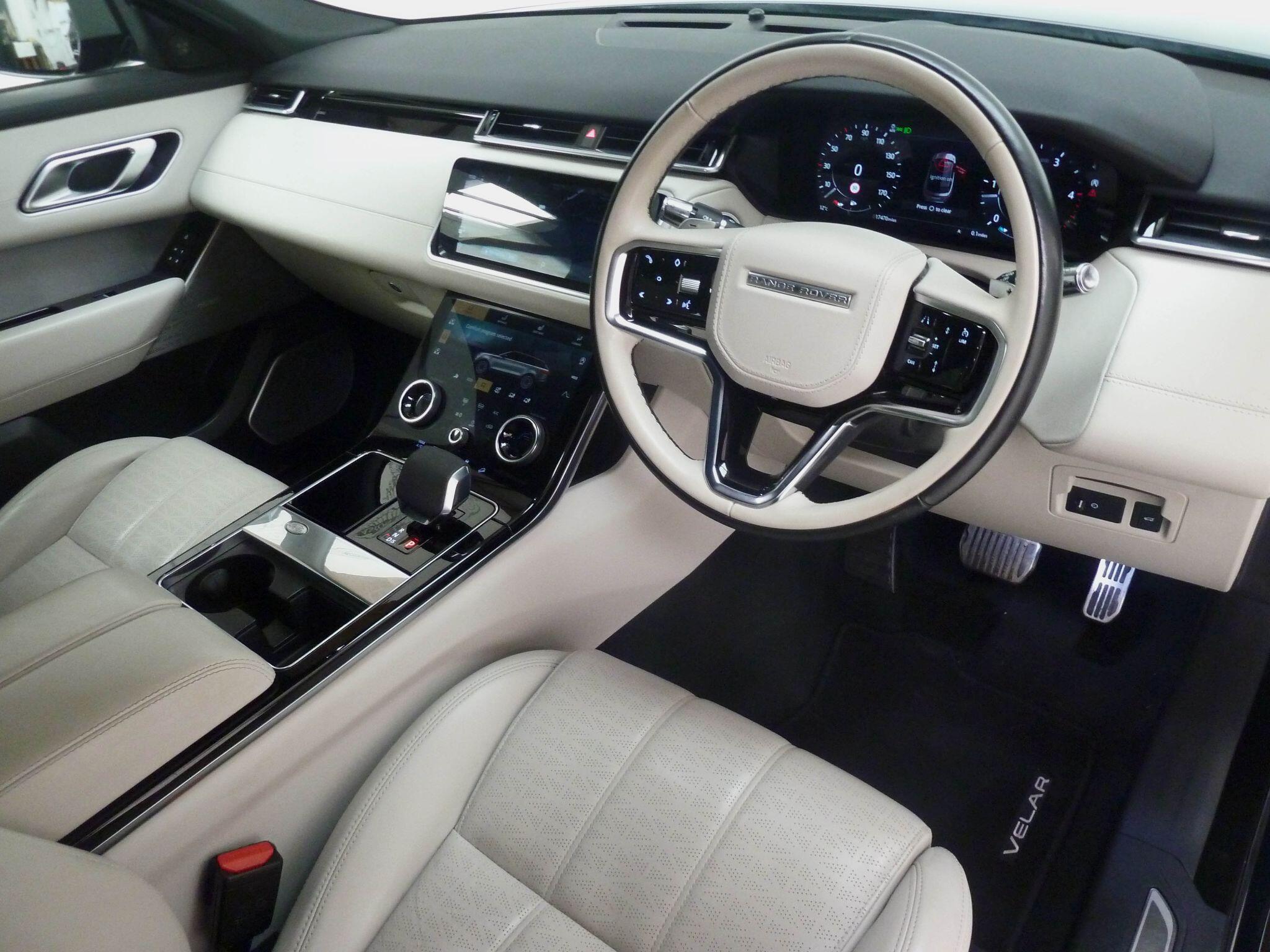 Land Rover Range Rover Velar 3.0   R-Dynamic HSE   <br/><br/>BLACK PACK + AIR SUSPENSION