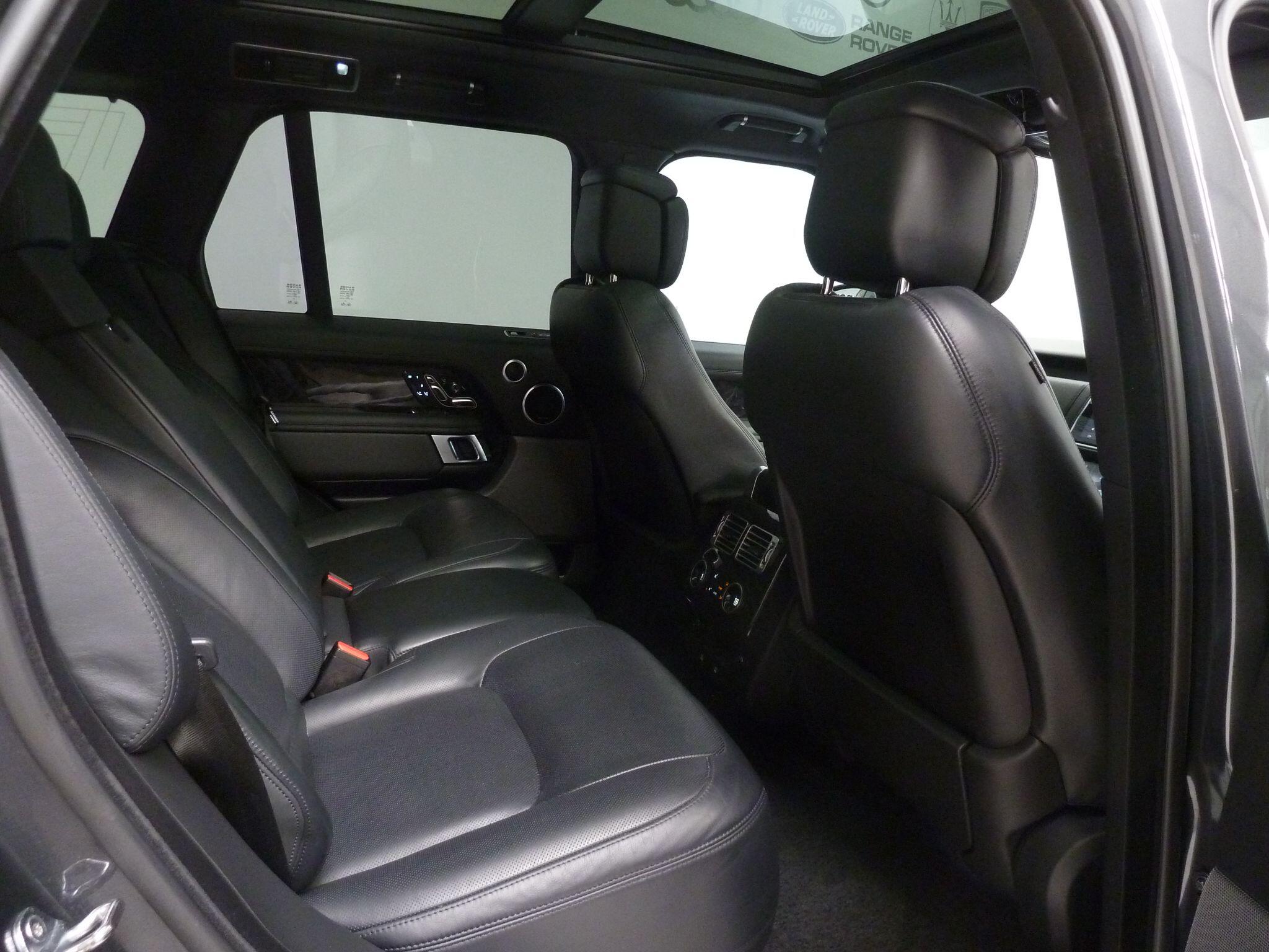 Land Rover Range Rover 3.0 P400  Autobiography SUV  Petrol   (400 ps)<br/><br/>PAN ROOF + BLACK PACK + TV
