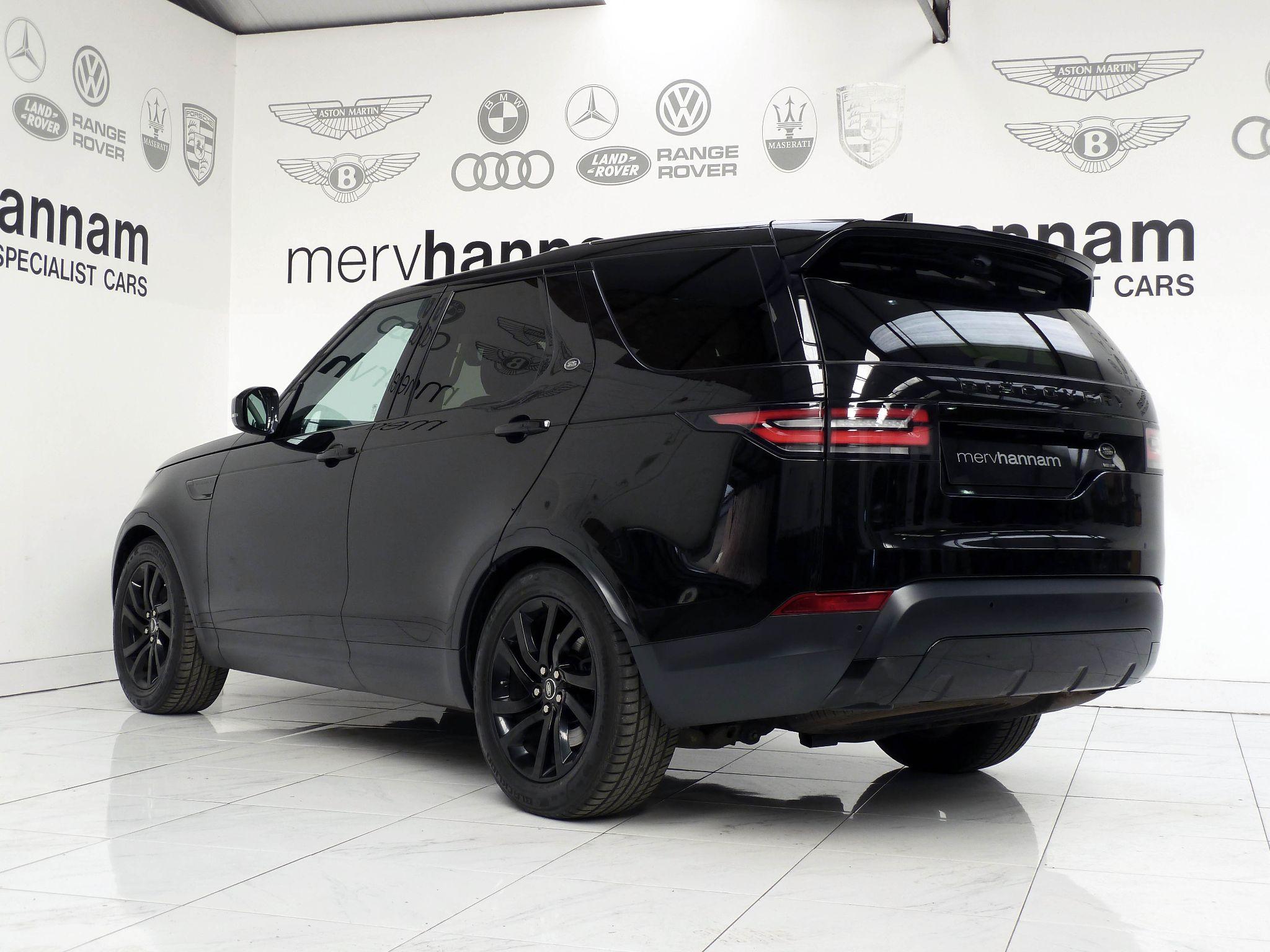 Land Rover Discovery 3.0 SD V6 SE   <br/><br/>BLACK EXTERIOR DESIGN PACK