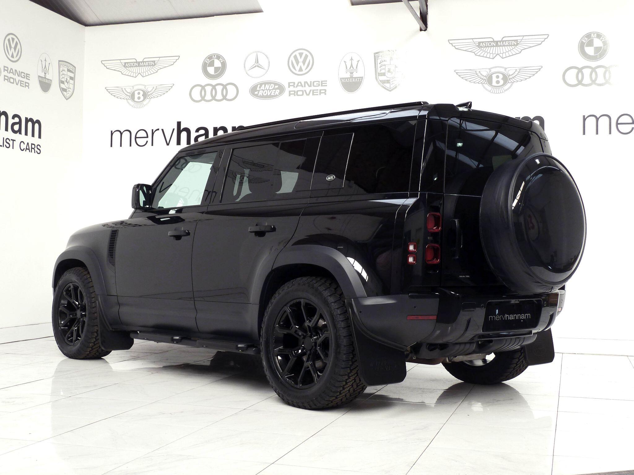 Land Rover Defender 110 2.0 SD4 SE   <br/><br/>PROJEX BLACK EDITION