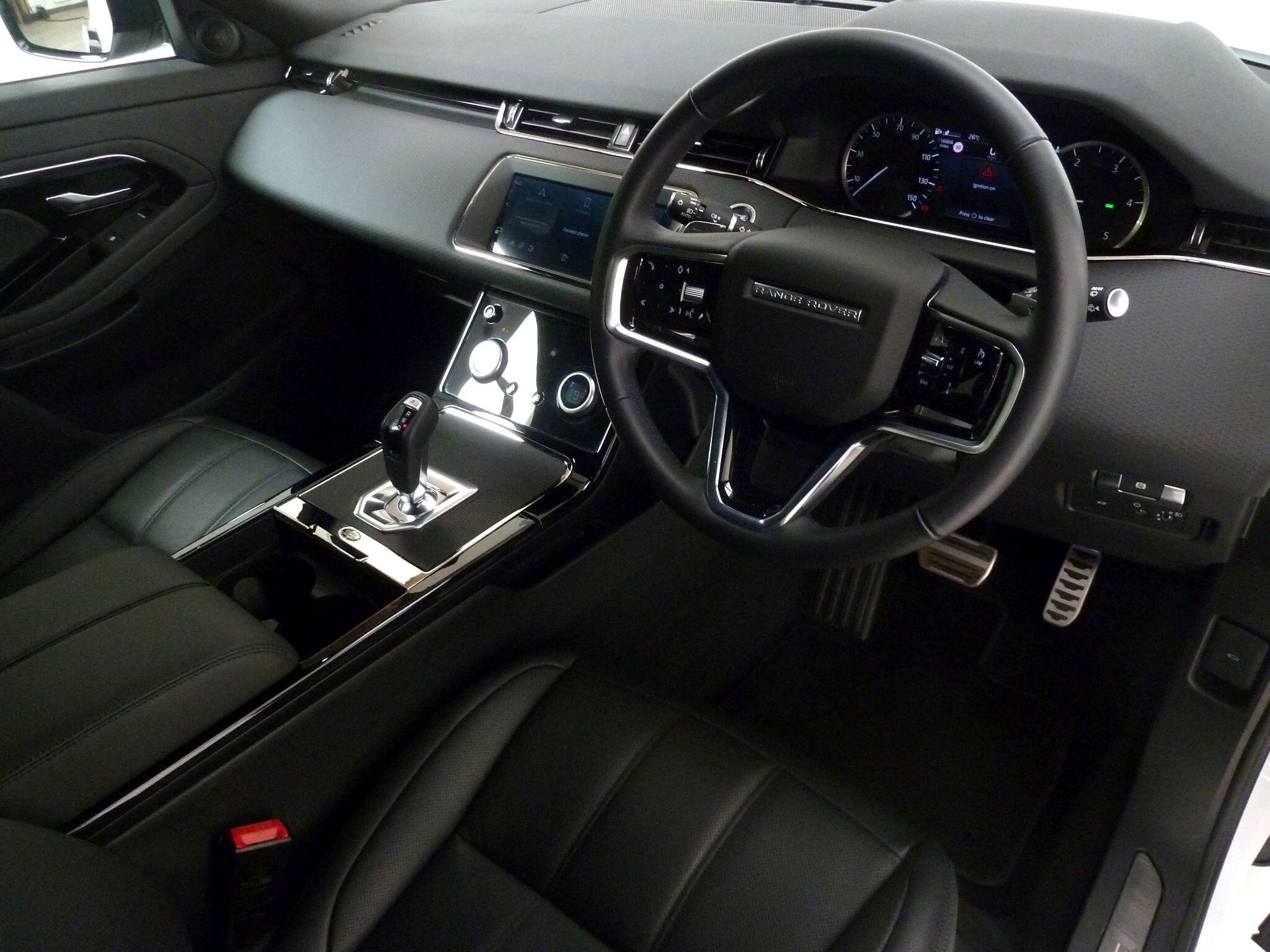 Land Rover Range Rover Evoque 2.0 D200  R-Dynamic SE   <br/><br/>PAN ROOF + BLACK PACK