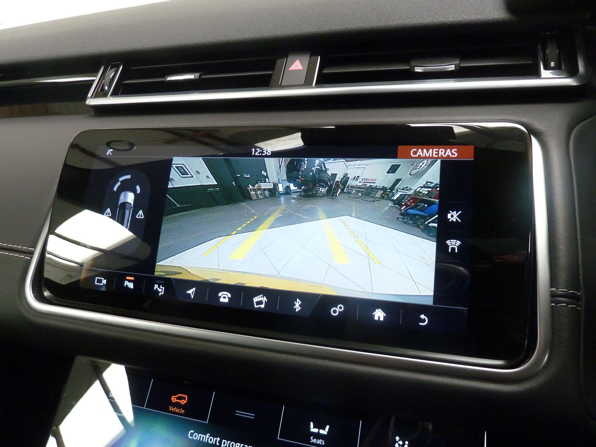 Land Rover Range Rover Velar 2.0 D240 R-Dynamic HSE   <br/><br/>PAN ROOF + BLACK DESIGN PACK