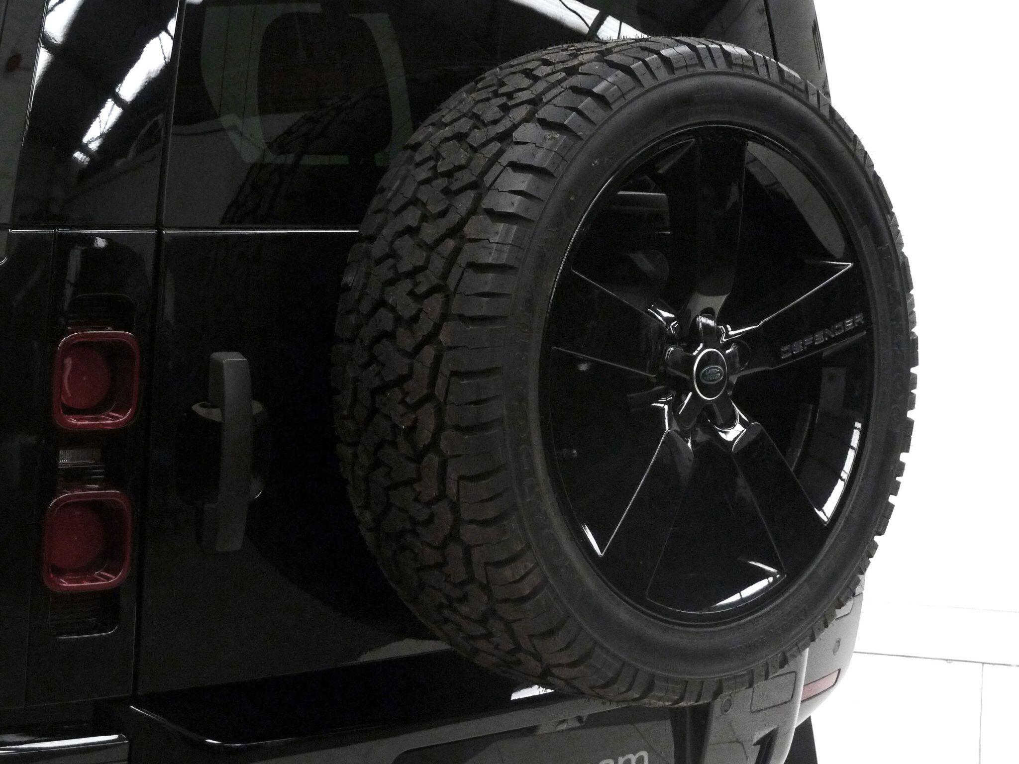 Land Rover Defender 110 2.0 SD4 S   <br/><br/>BLACK PACK +STEPS +22″ ALLOYS