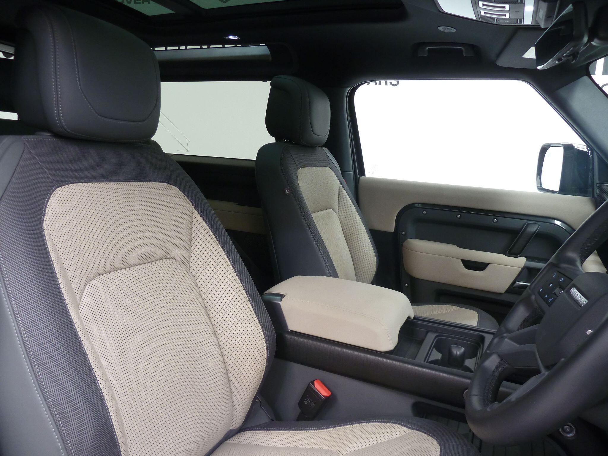 Land Rover Defender 90 3.0 P400  X   <br/><br/>PAN ROOF + HUD + BLACK PACK