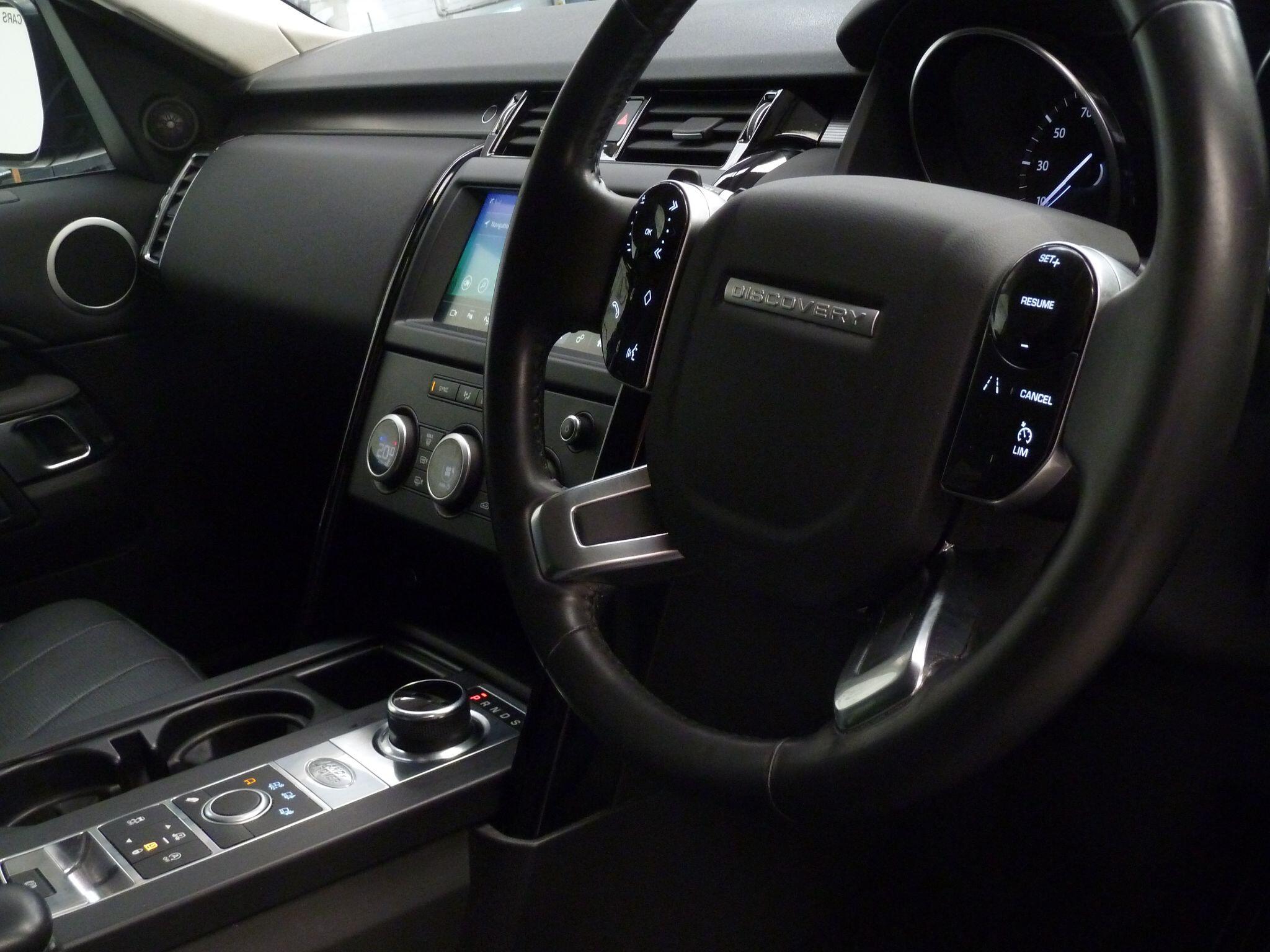 Land Rover Discovery 2.0 Si4 SE GPF SUV  Petrol   (300 ps)<br/><br/>BLACK EXTERIOR PACK + STEPS