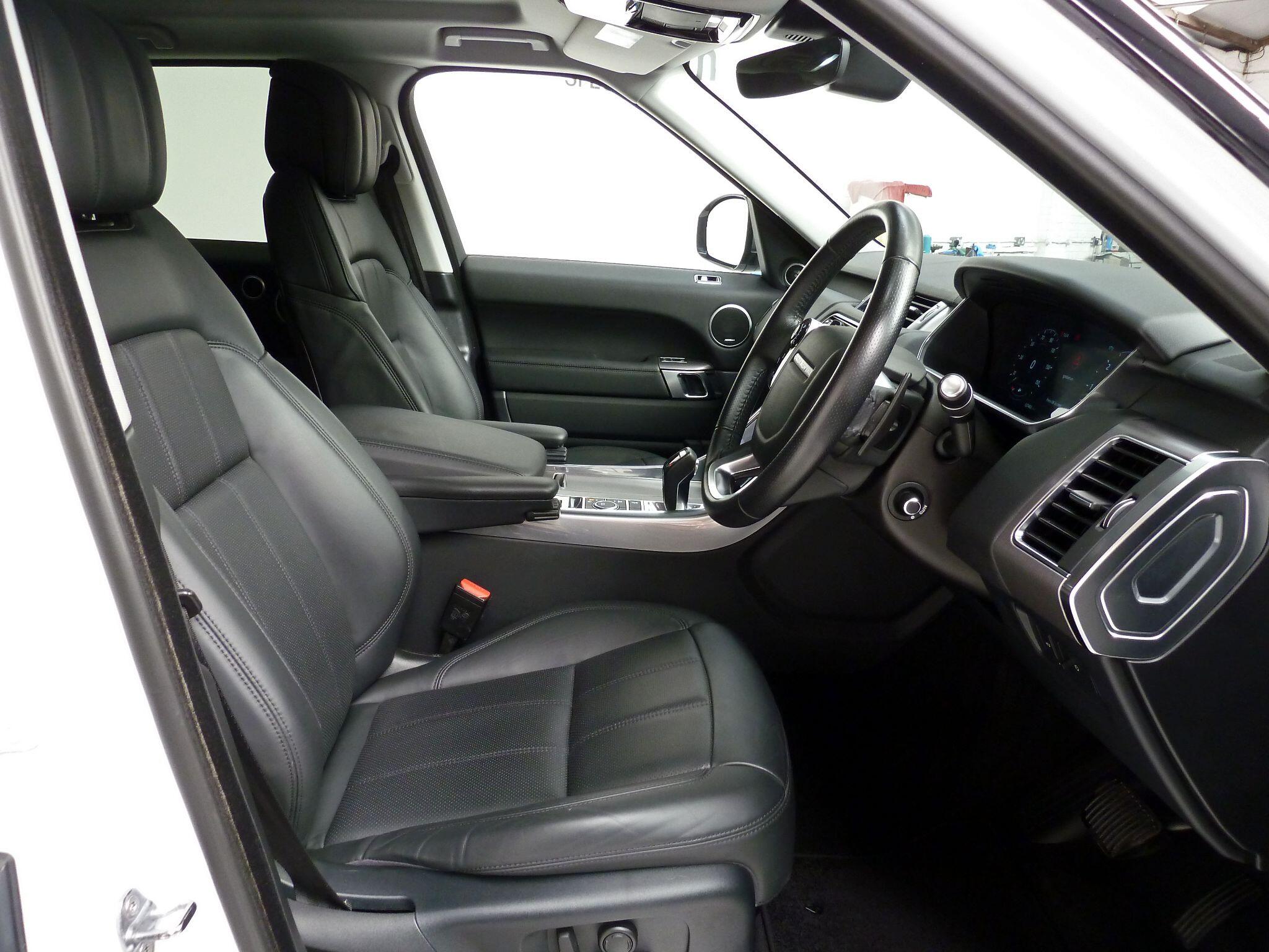 Land Rover Range Rover Sport 3.0 SD V6 HSE   <br/><br/>AUTOBIOGRAPHY DESIGN PACKAGE