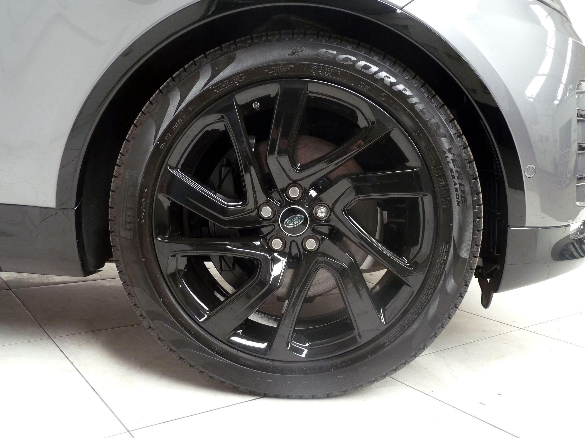 Land Rover Discovery 3.0 D250  R-Dynamic S   <br/><br/>PAN ROOF + BLACK PACK + 3D CAM