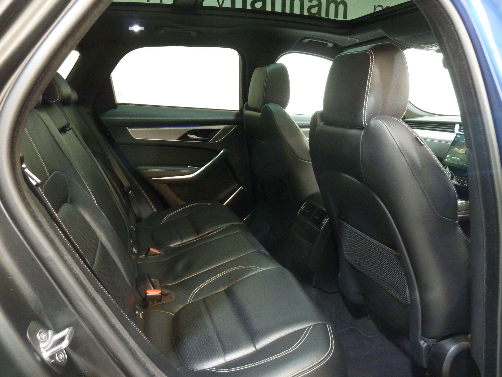 Jaguar F-PACE 2.0 D200  R-Dynamic SAWD   <br/><br/>BLACK EXTERIOR PACK + PAN ROOF