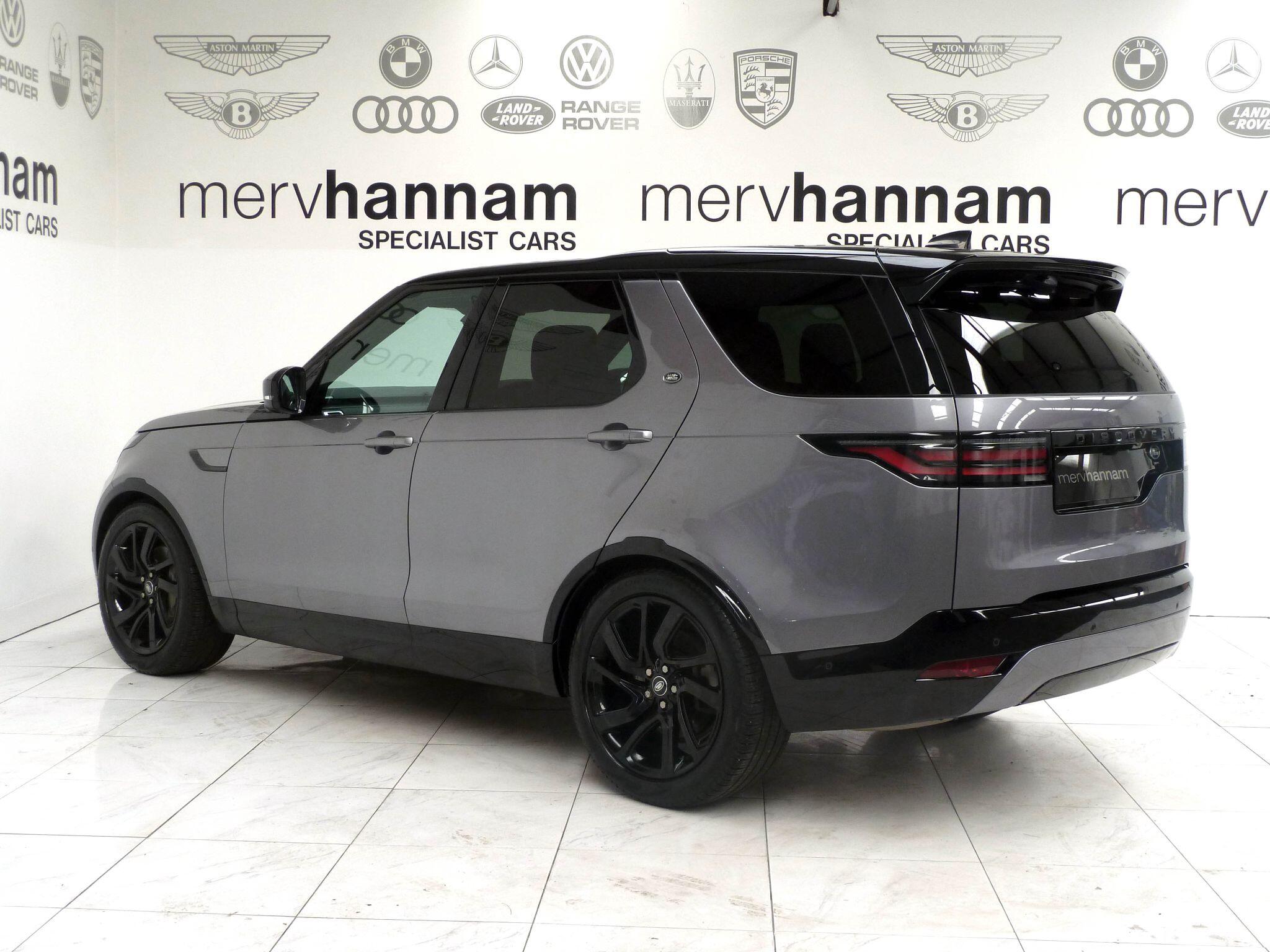 Land Rover Discovery 3.0   R-Dynamic SE   <br/><br/>PAN ROOF + BLACK PACK