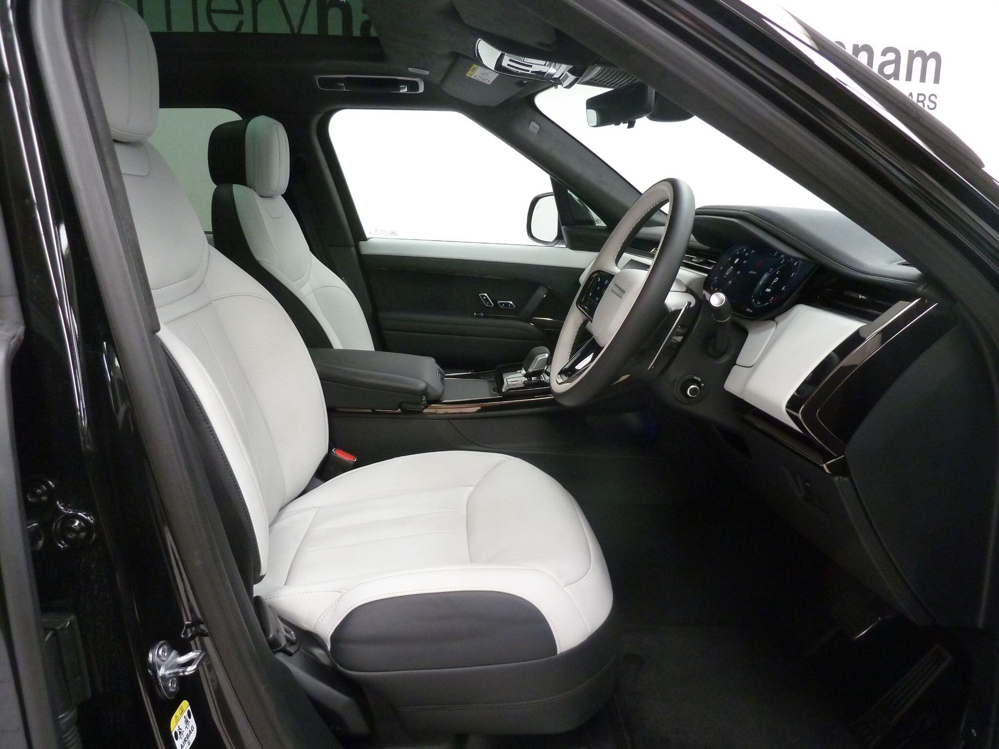Land Rover Range Rover Sport 3.0 P460e 38.2kWh Autobiography   <br/><br/>BLACK PACK + PAN ROOF + STEPS