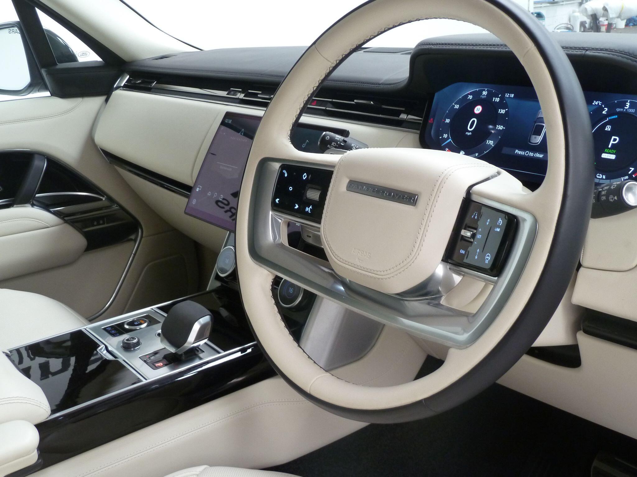 Land Rover Range Rover 3.0 P440e 38.2kWh Autobiography   <br/><br/>OPEN PAN ROOF + ELECTRIC STEPS