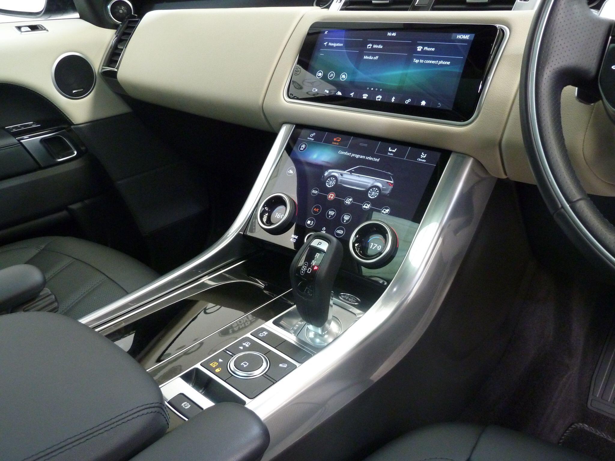 Land Rover Range Rover Sport 2.0 P400e  HSE Silver   <br/><br/>PAN ROOF + BLACK PACK + STEPS
