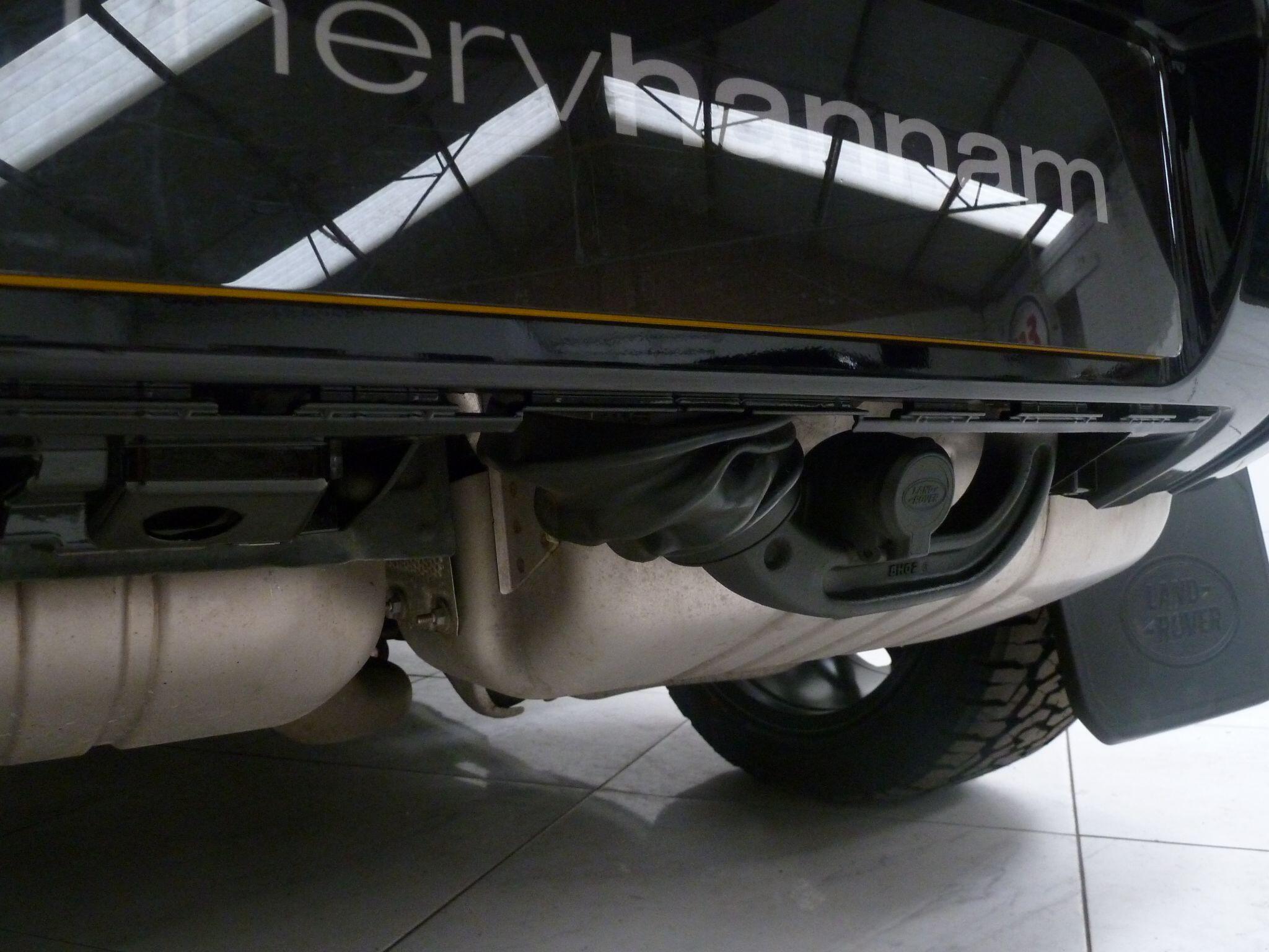 Land Rover Defender 110 2.0 SD4 S   <br/><br/>HAWKE EIGER EDITION