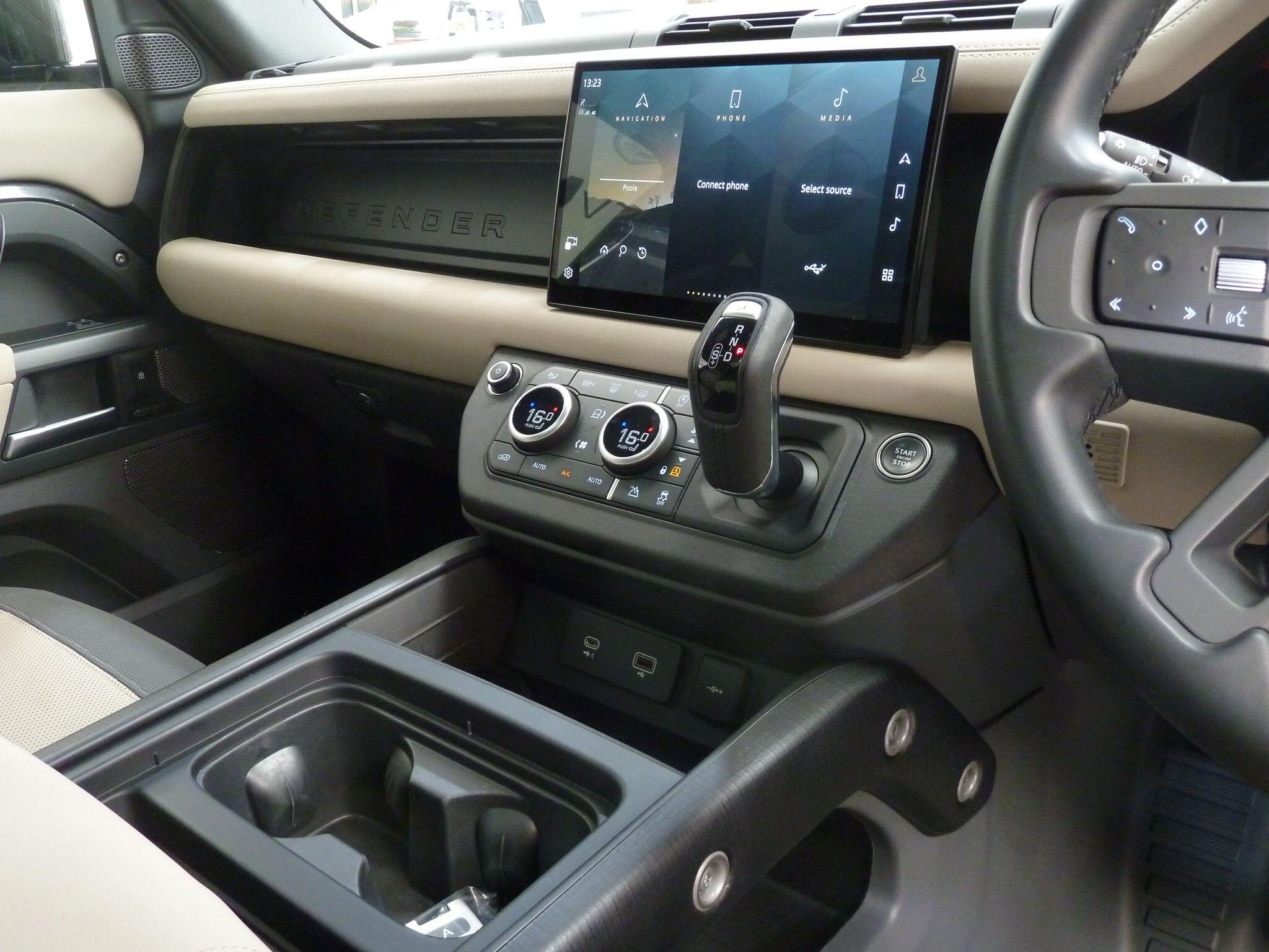 Land Rover Defender 90 3.0 P400  X   <br/><br/>PAN ROOF + HUD + BLACK PACK