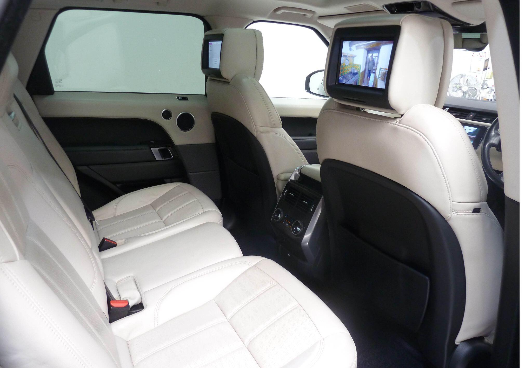 Land Rover Range Rover Sport 3.0 D250  HSE   <br/><br/>AUTOBIOGRAPHY DESIGN PACK