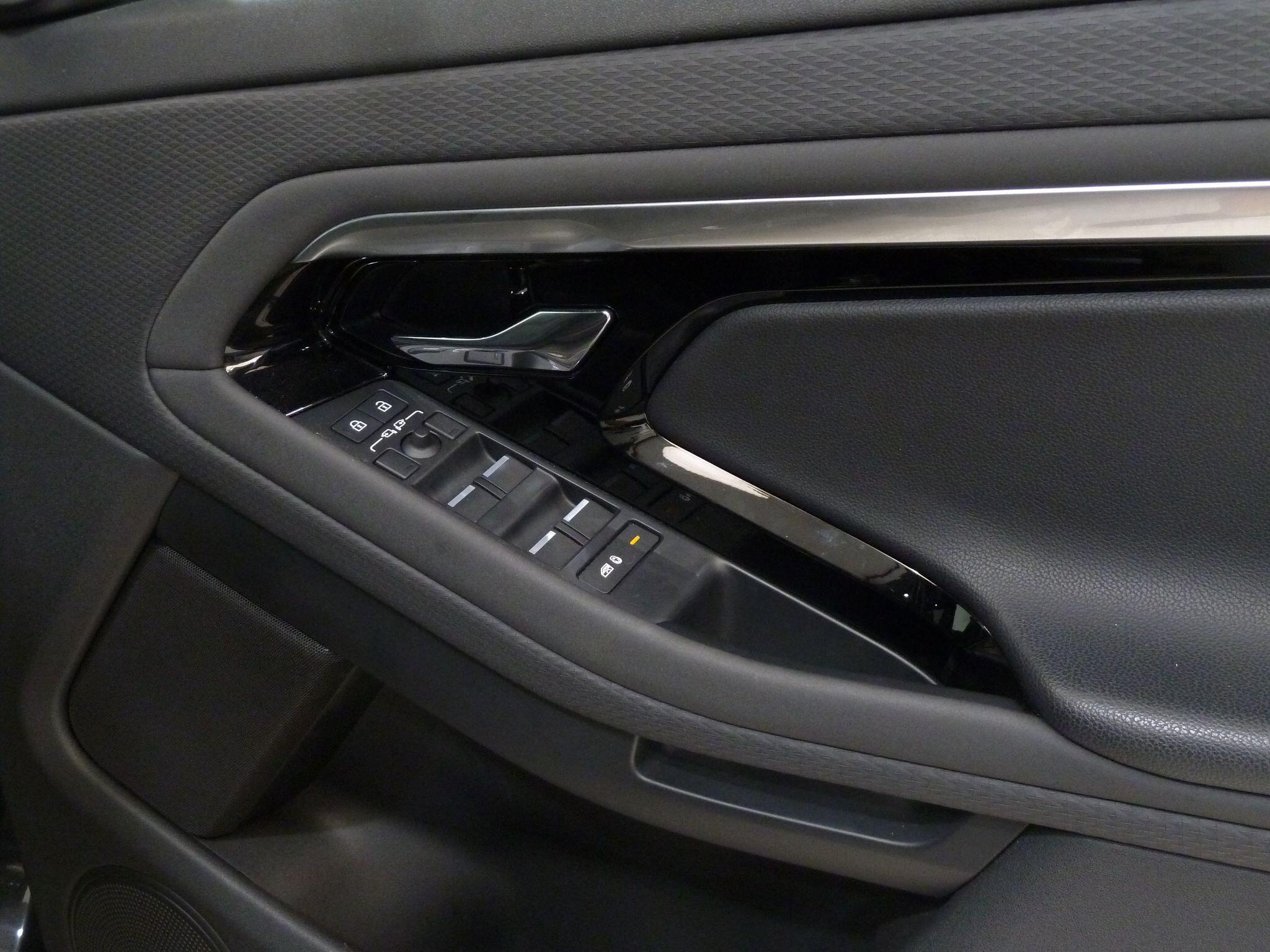 Land Rover Range Rover Evoque 2.0 D200  Edition   <br/><br/>PAN ROOF + BLACK PACK