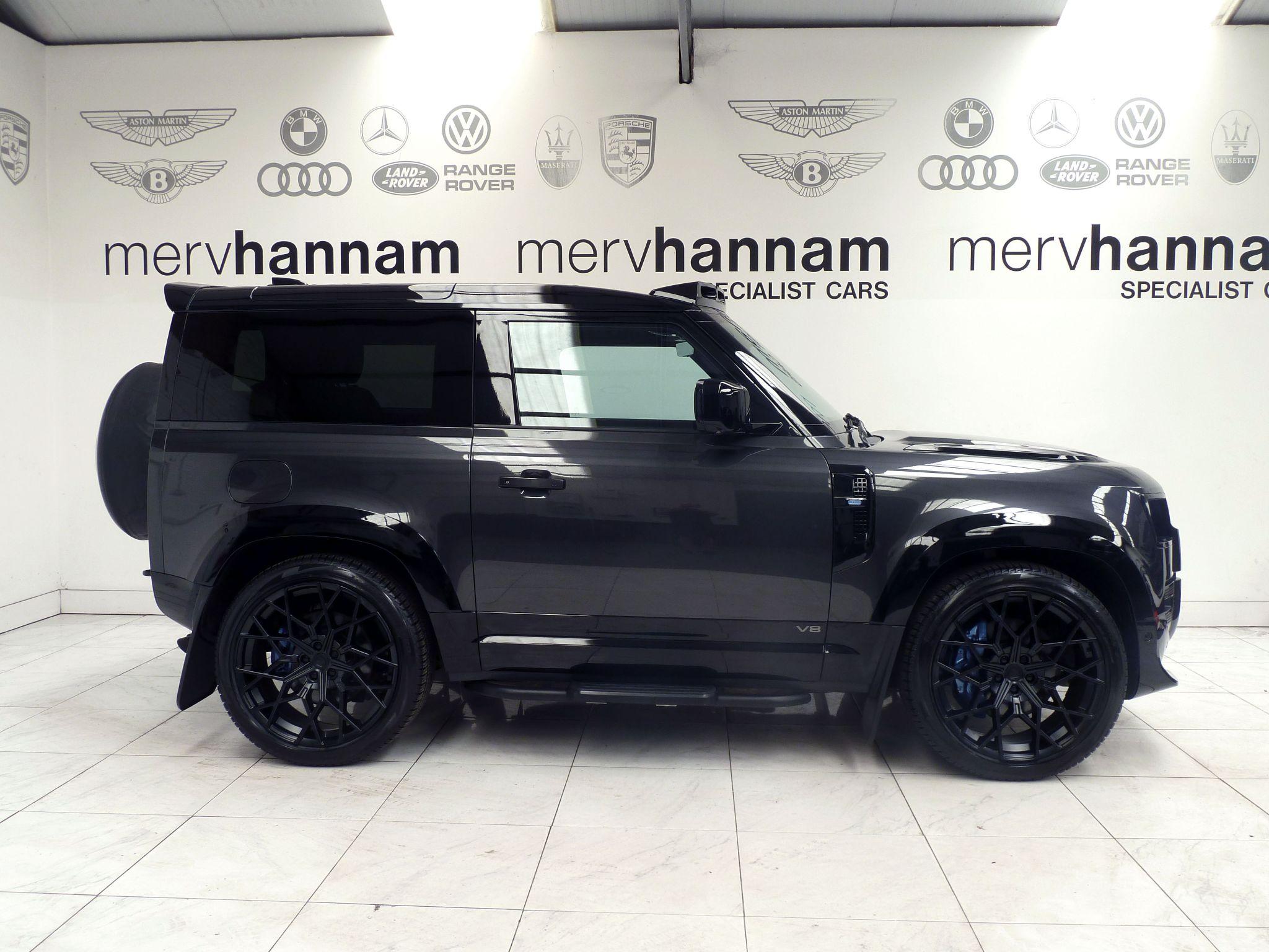 Land Rover Defender 90 5.0 P525 V8   <br/><br/>URBAN + HEAD UP + PAN ROOF