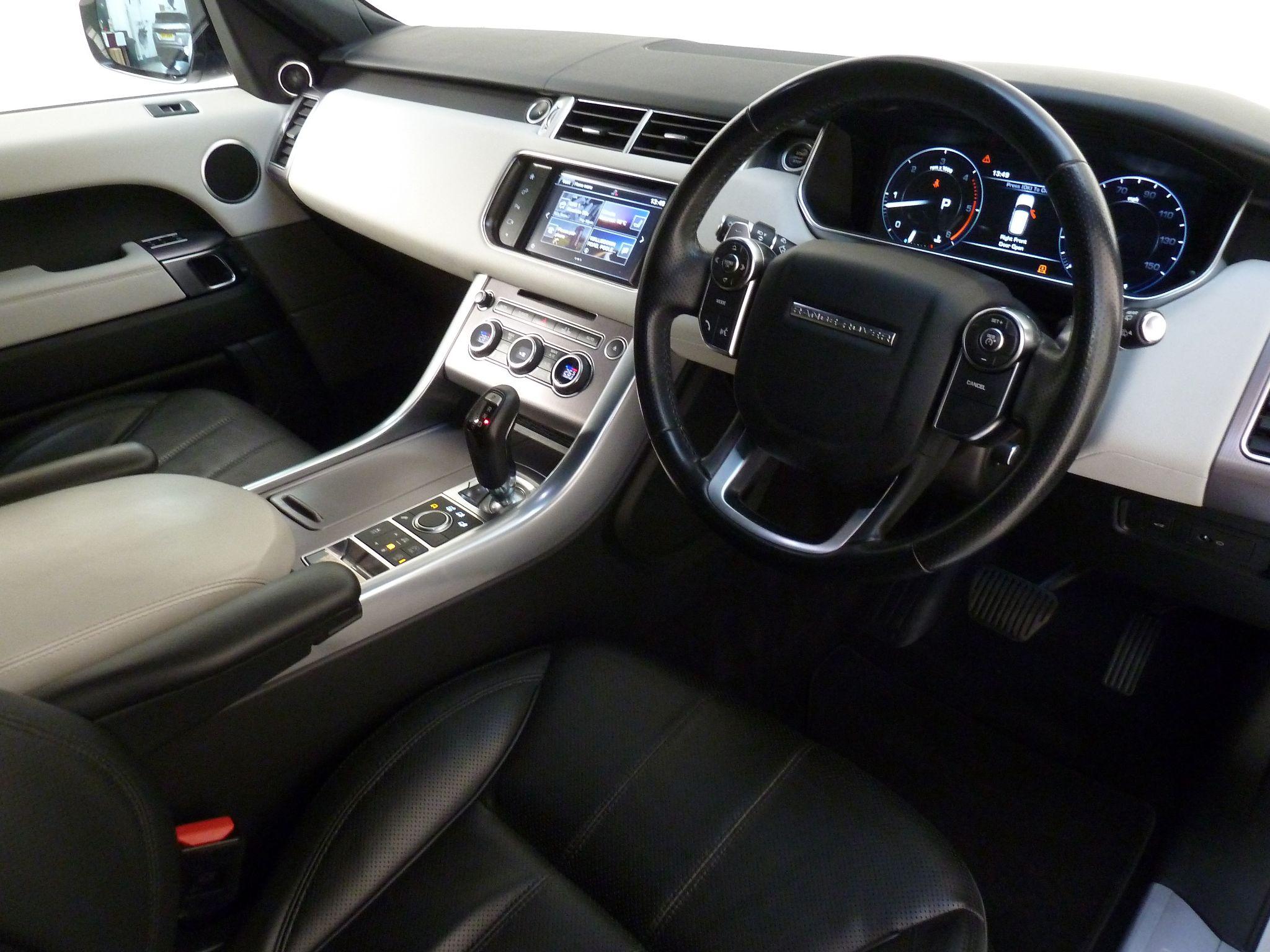 Land Rover Range Rover Sport 3.0 SD V6 HSE   <br/><br/>PAN ROOF + AUTOBIOGRAPHY PACK