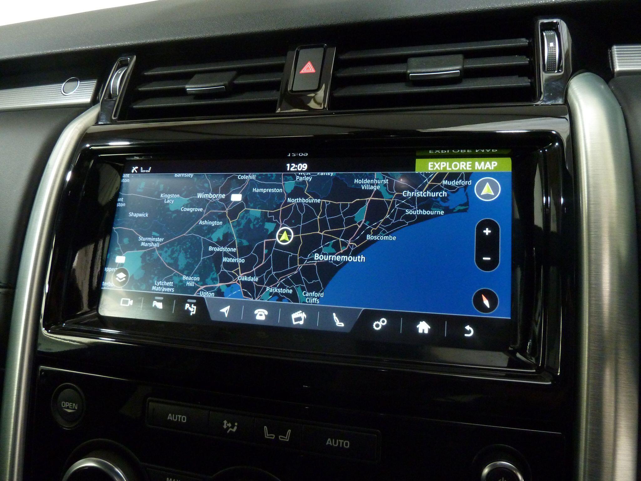 Land Rover Discovery 3.0 SD V6 HSE   <br/><br/>PAN ROOF + BLACK PACK