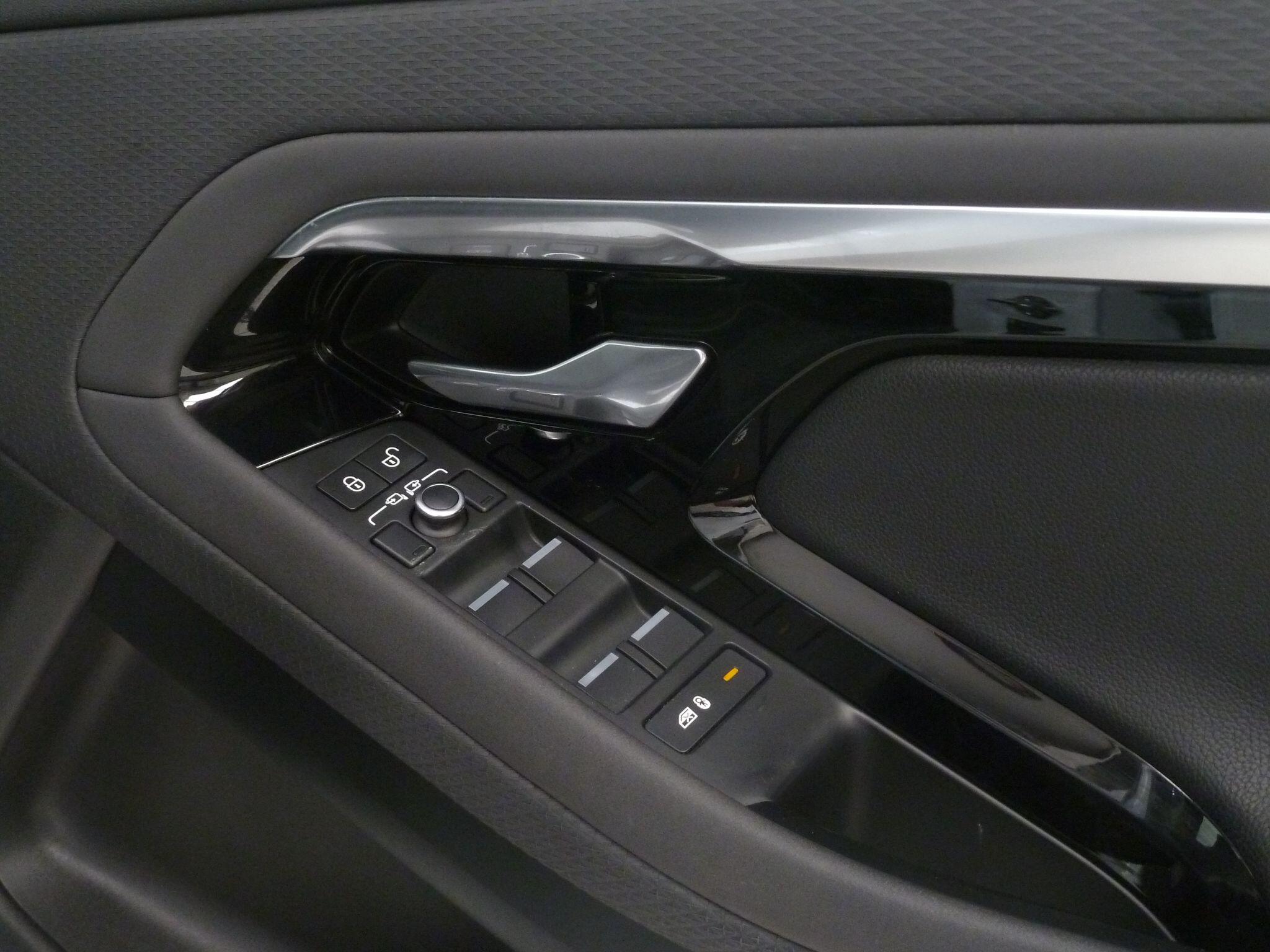 Land Rover Range Rover Evoque 2.0 D180  R-Dynamic S   <br/><br/>PAN ROOF + BLACK PACK