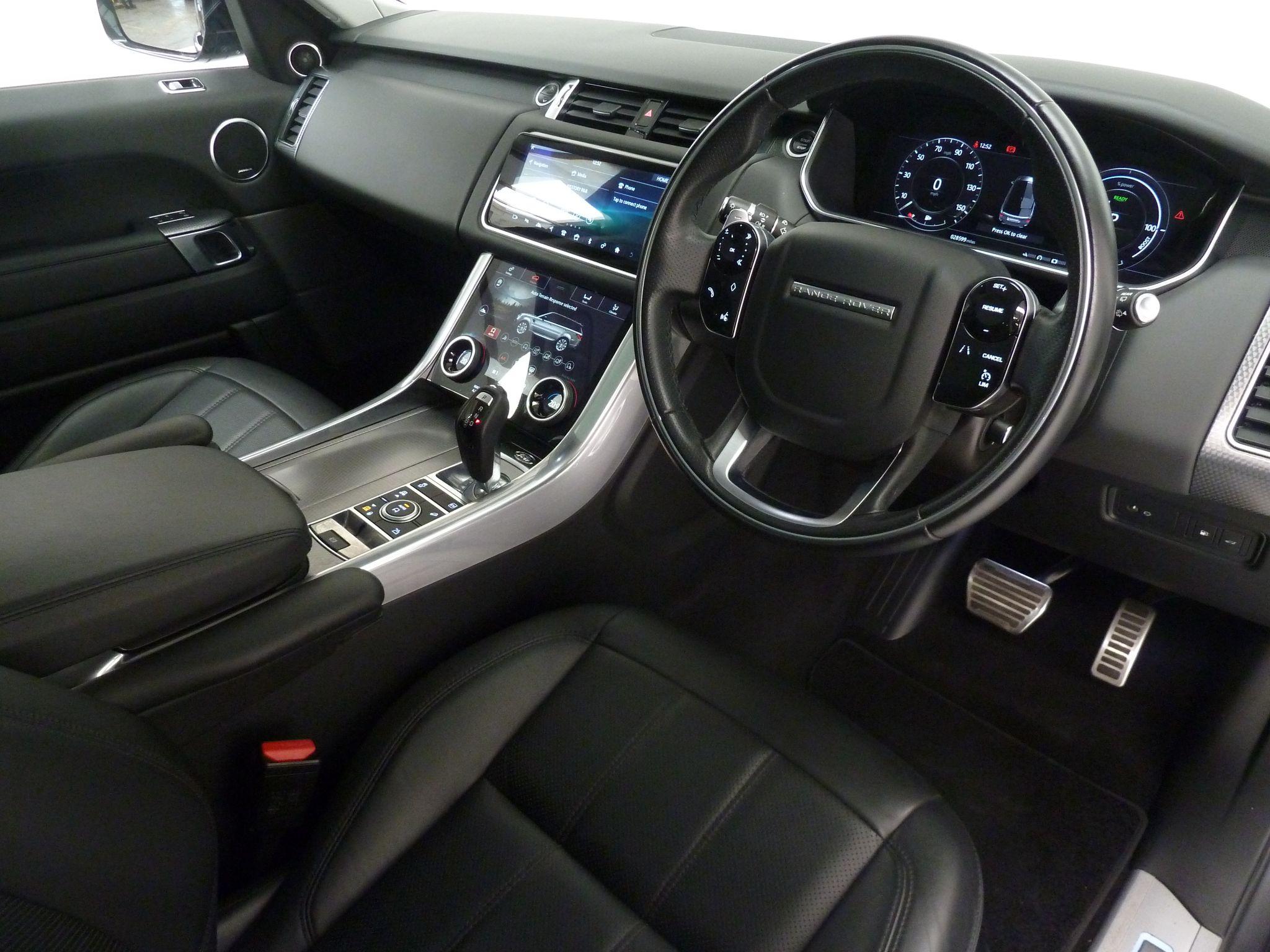 Land Rover Range Rover Sport 2.0 P400e  HSE Dynamic   <br/><br/>PAN ROOF + BLACK PACK + STEPS