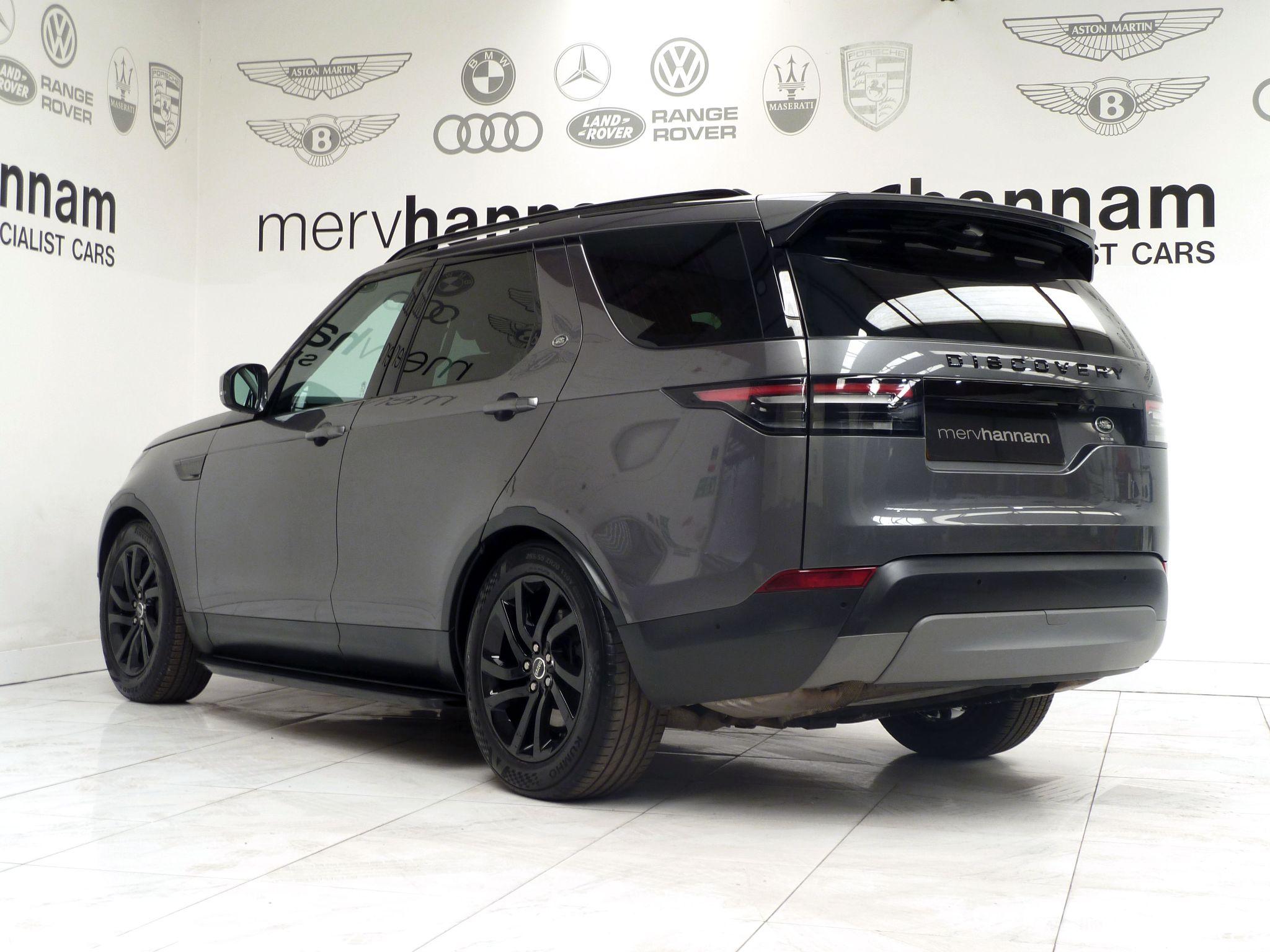 Land Rover Discovery 3.0 SD V6 SE   <br/><br/>BLACK PACK + SIDE STEPS