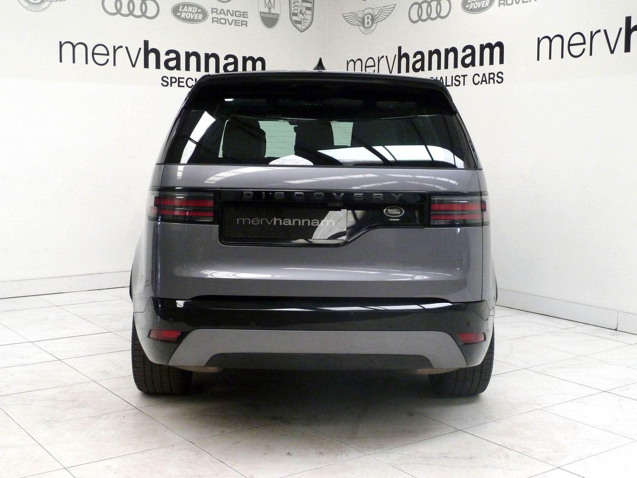 Land Rover Discovery 3.0   R-Dynamic HSE   <br/><br/>PAN ROOF + BLACK PACK + STEPS