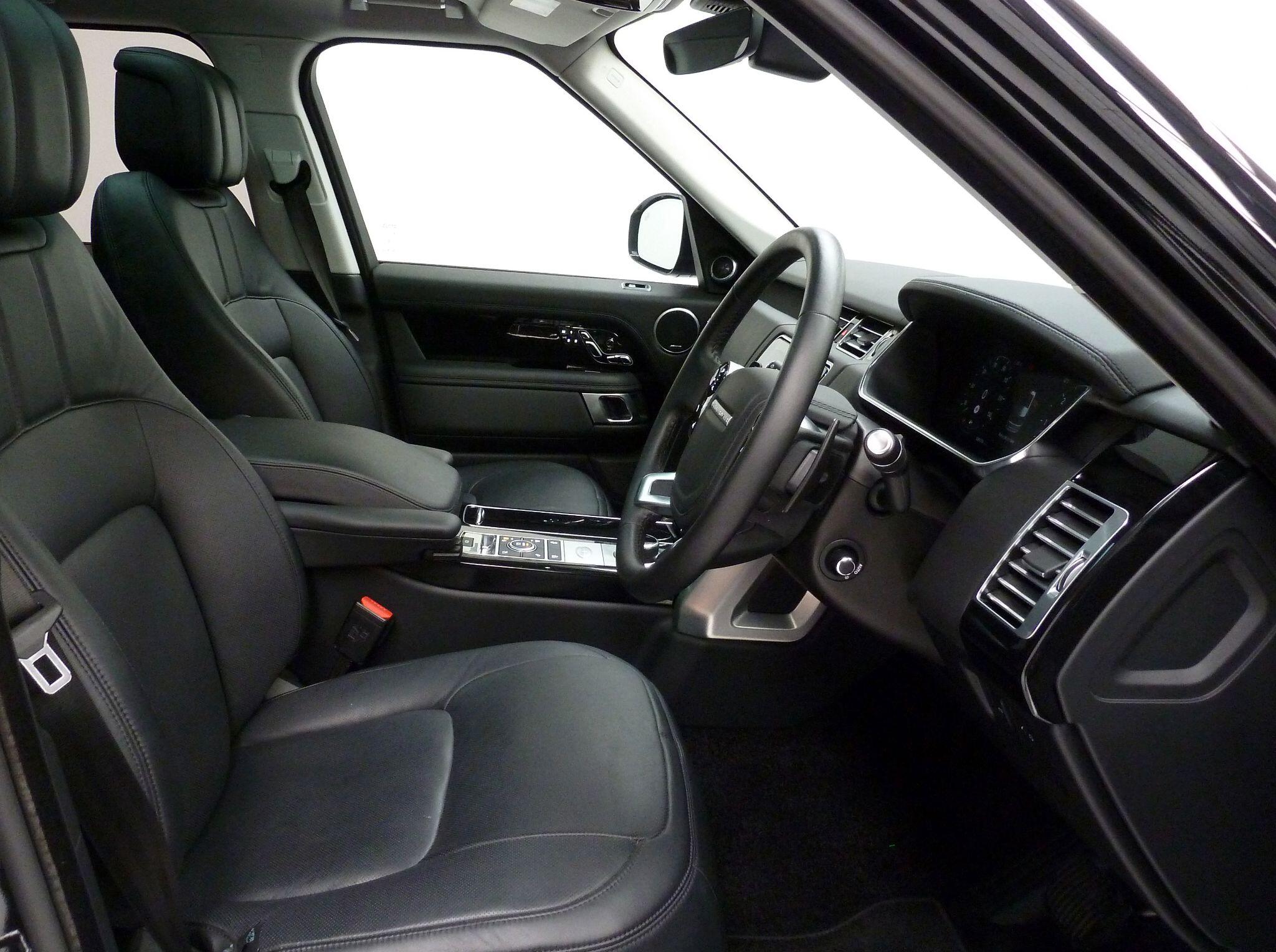 Land Rover Range Rover 2.0 P400e 12.4kWh Vogue   <br/><br/>PAN ROOF + BLACK PACK + TV