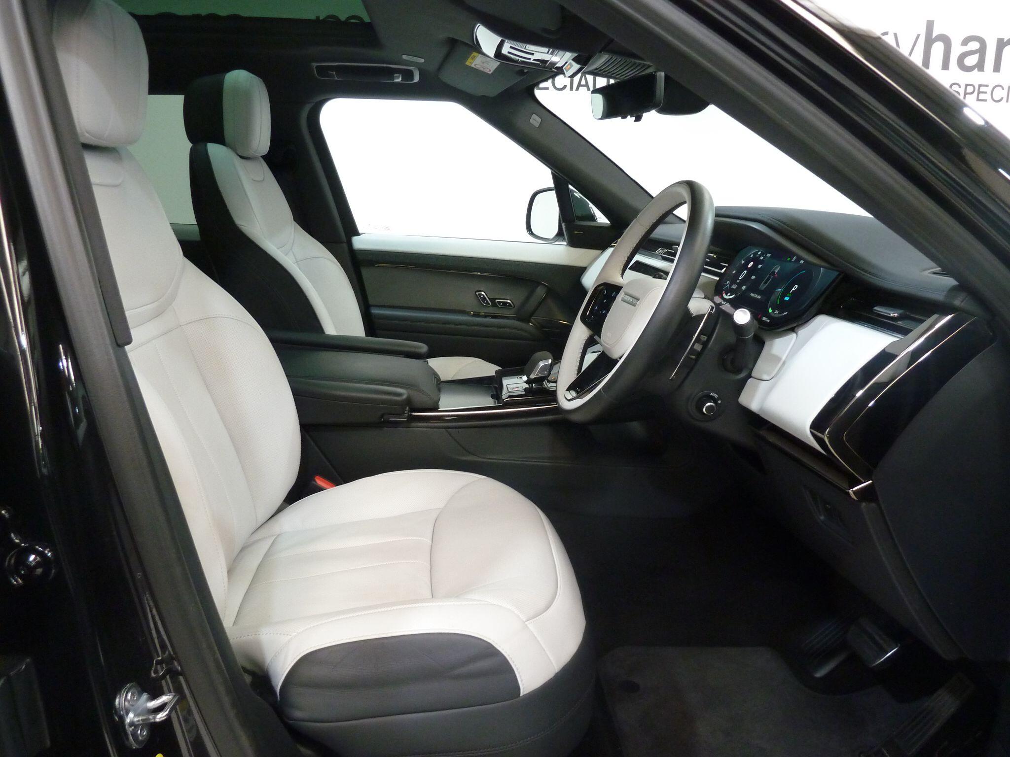 Land Rover Range Rover Sport 3.0 P460e 38.2kWh Dynamic SE   <br/><br/>PAN ROOF + BLACK PACK + HUD