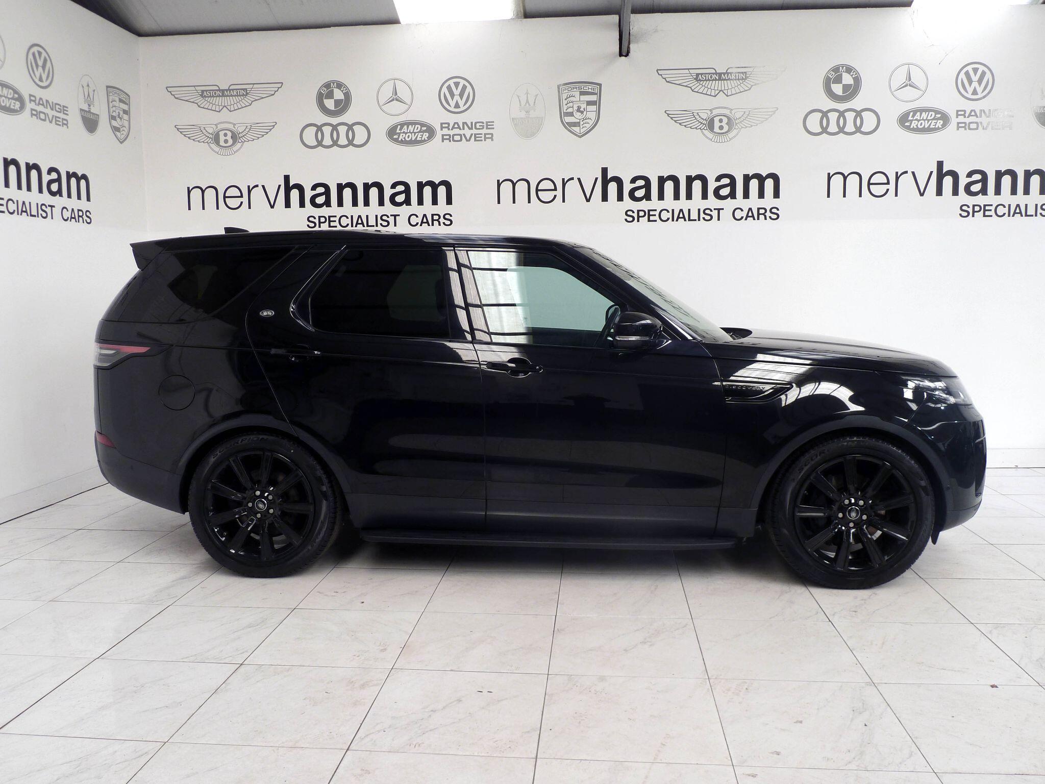 Land Rover Discovery 3.0 SD V6 SE   <br/><br/>STEPS + BLACK EXTERIOR PACK