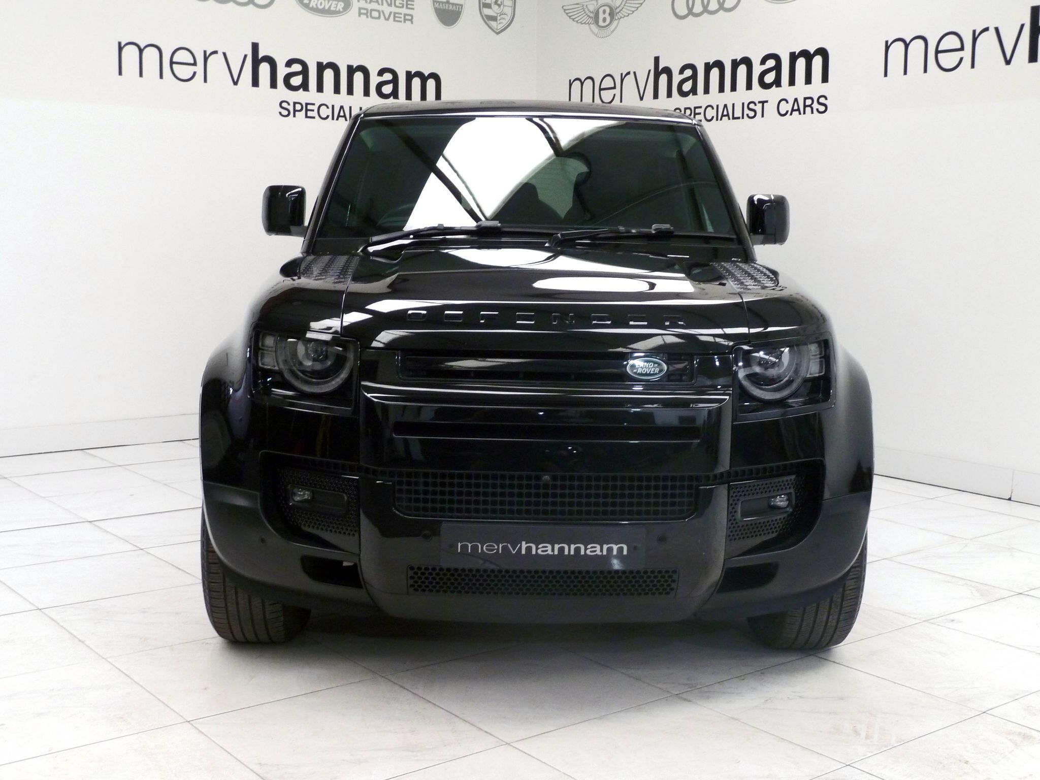 Land Rover Defender 110 2.0 SD4 S   <br/><br/>BLACK DESIGN PACK + STEPS
