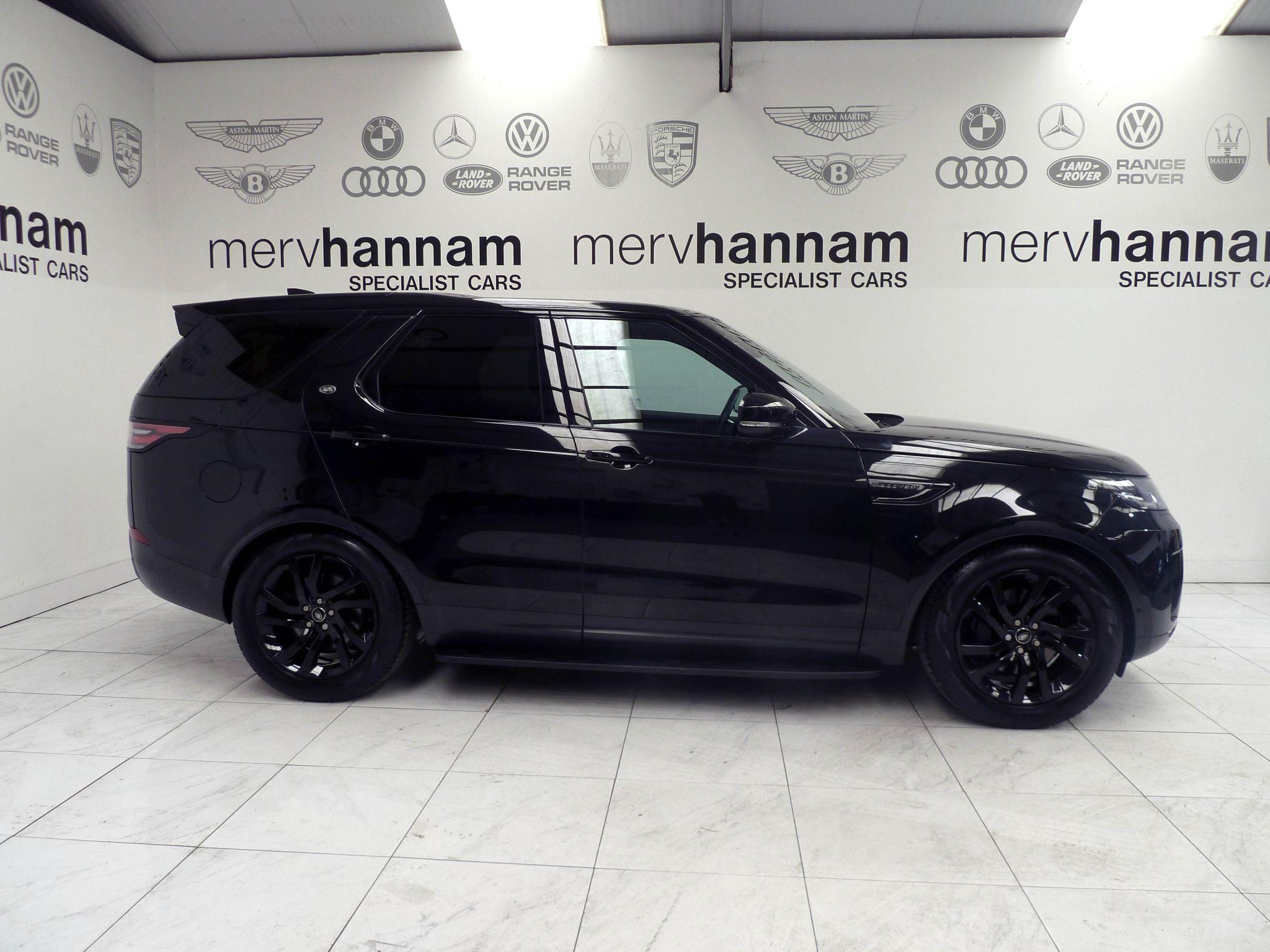 Land Rover Discovery 3.0 SD V6 HSE   <br/><br/>PAN ROOF + BLACK PACK + STEPS