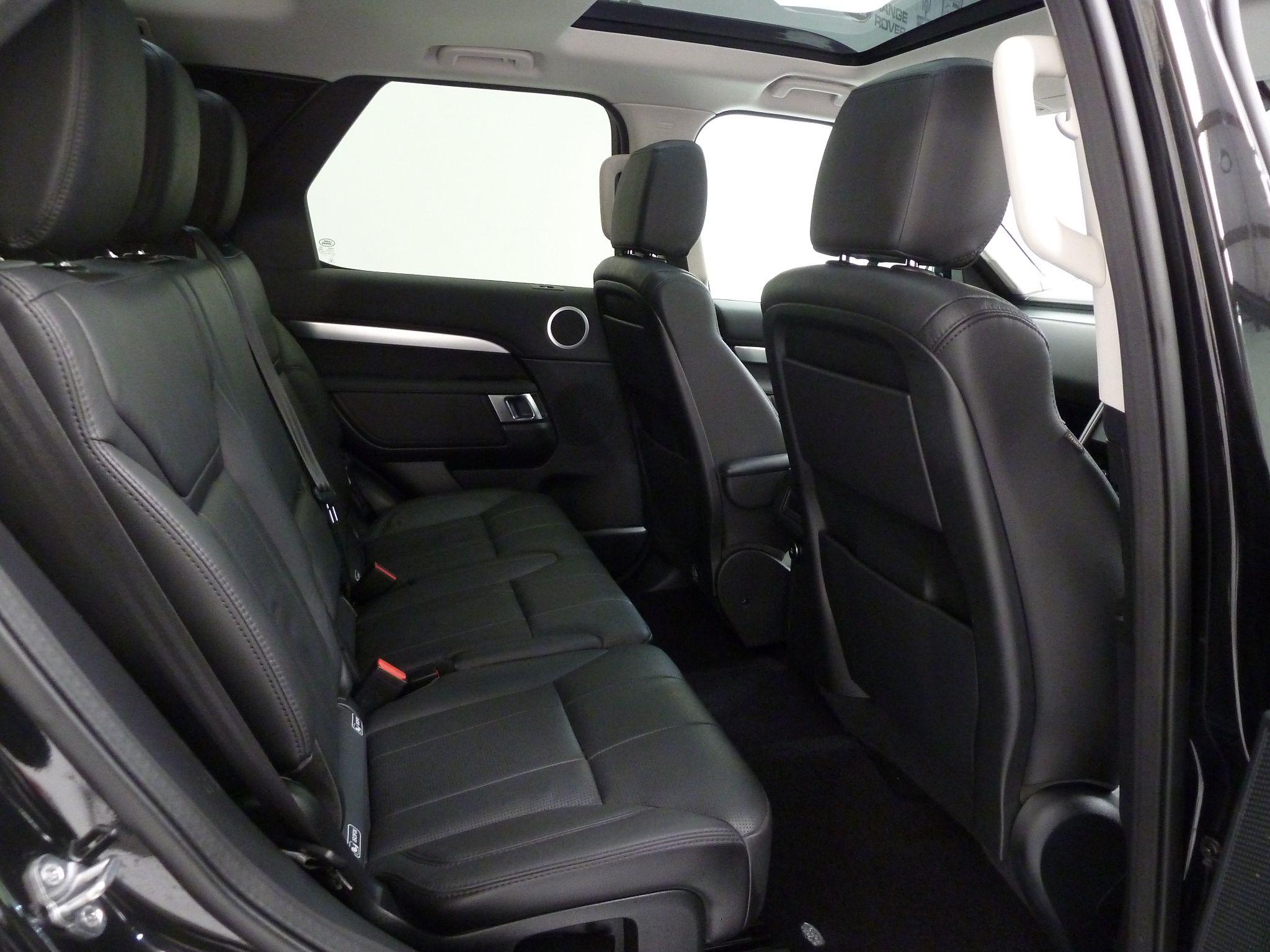 Land Rover Discovery 3.0 SD V6 Landmark Edition   <br/><br/>PAN ROOF + BLACK PACK + STEPS