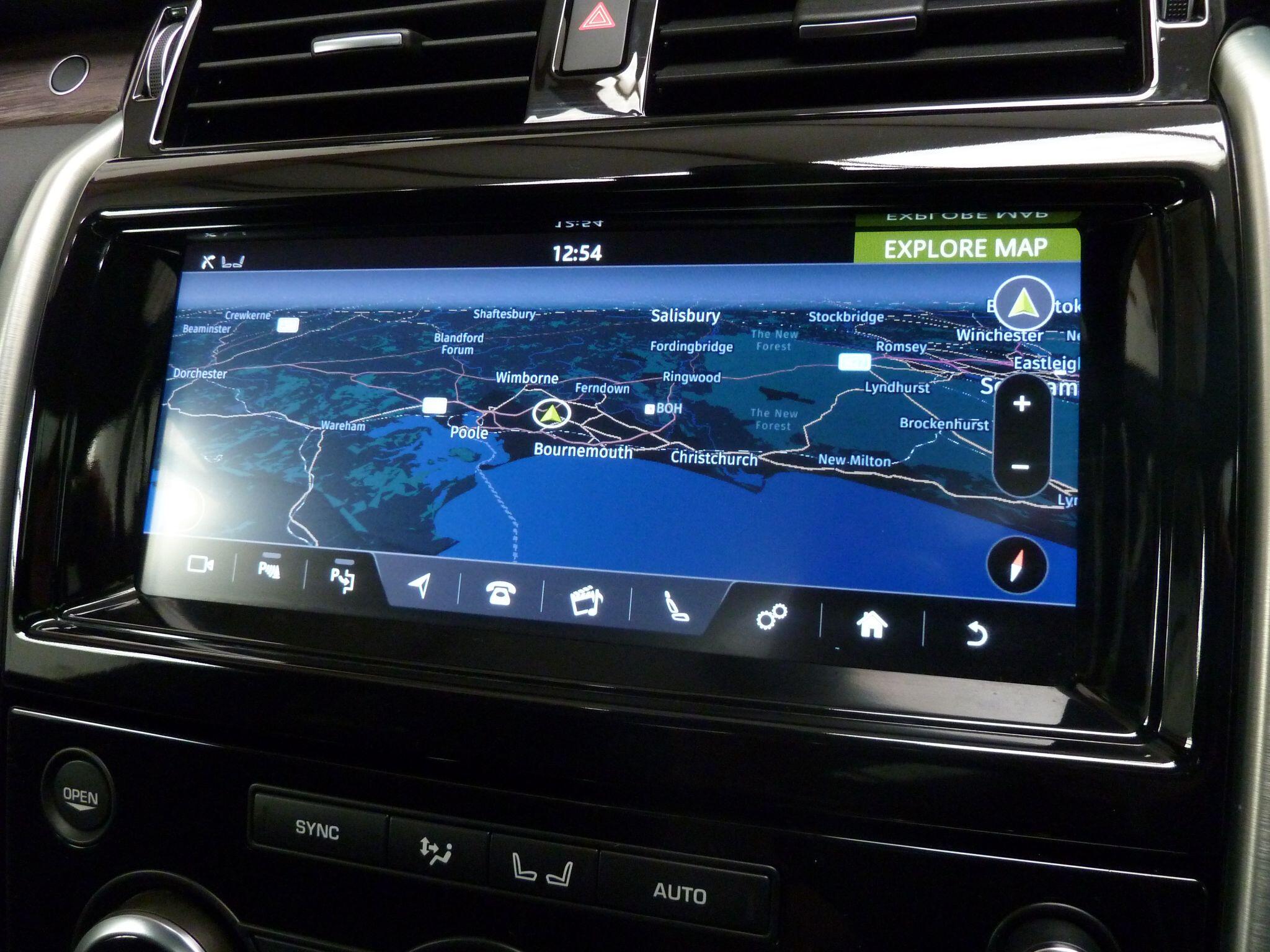 Land Rover Discovery 2.0 Si4 HSE   <br/><br/>BLACK PACK + PAN ROOF + STEPS