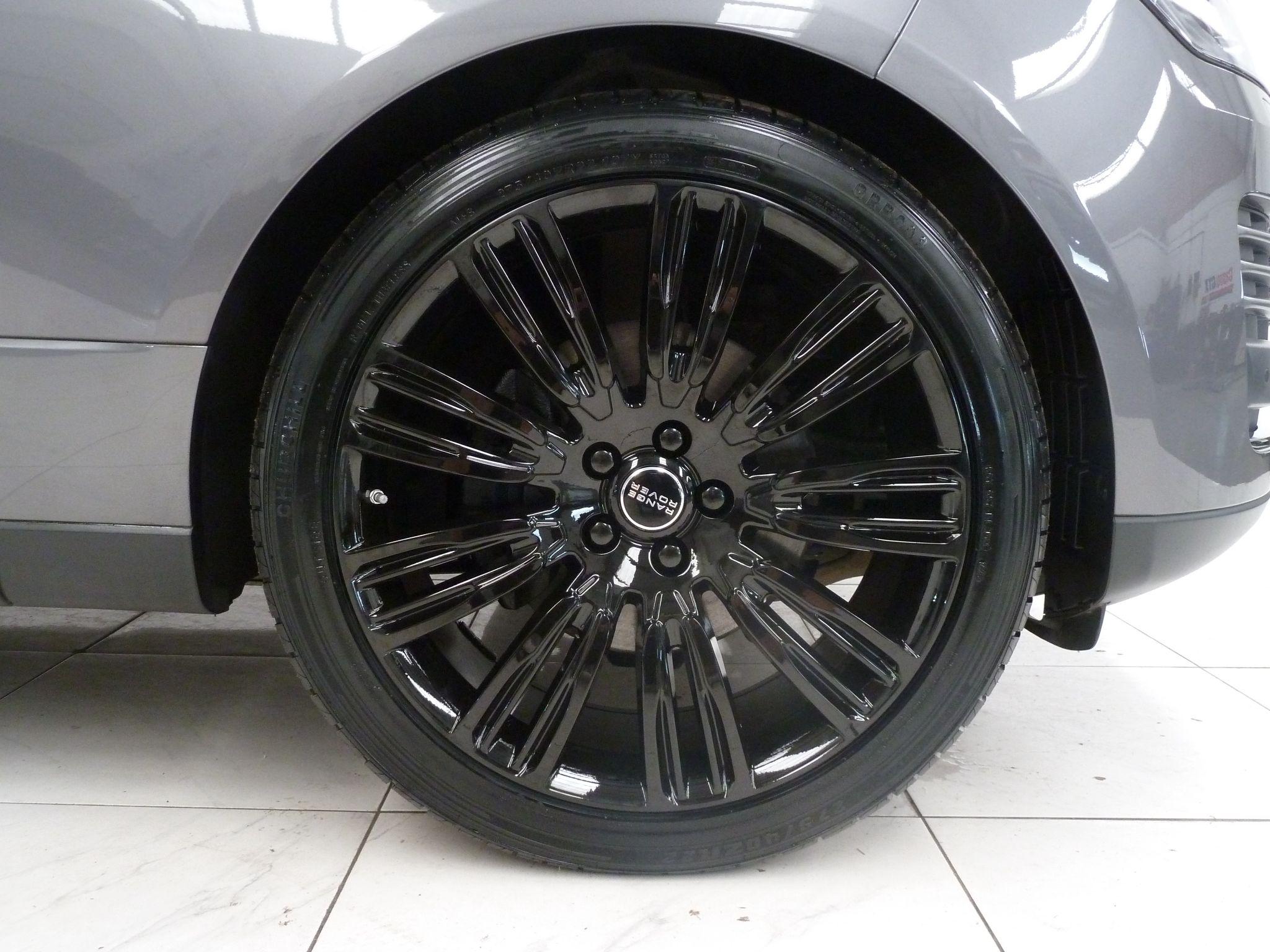 Land Rover Range Rover 3.0 SD V6 Vogue   <br/><br/>PAN ROOF + BLACK PACK + TV