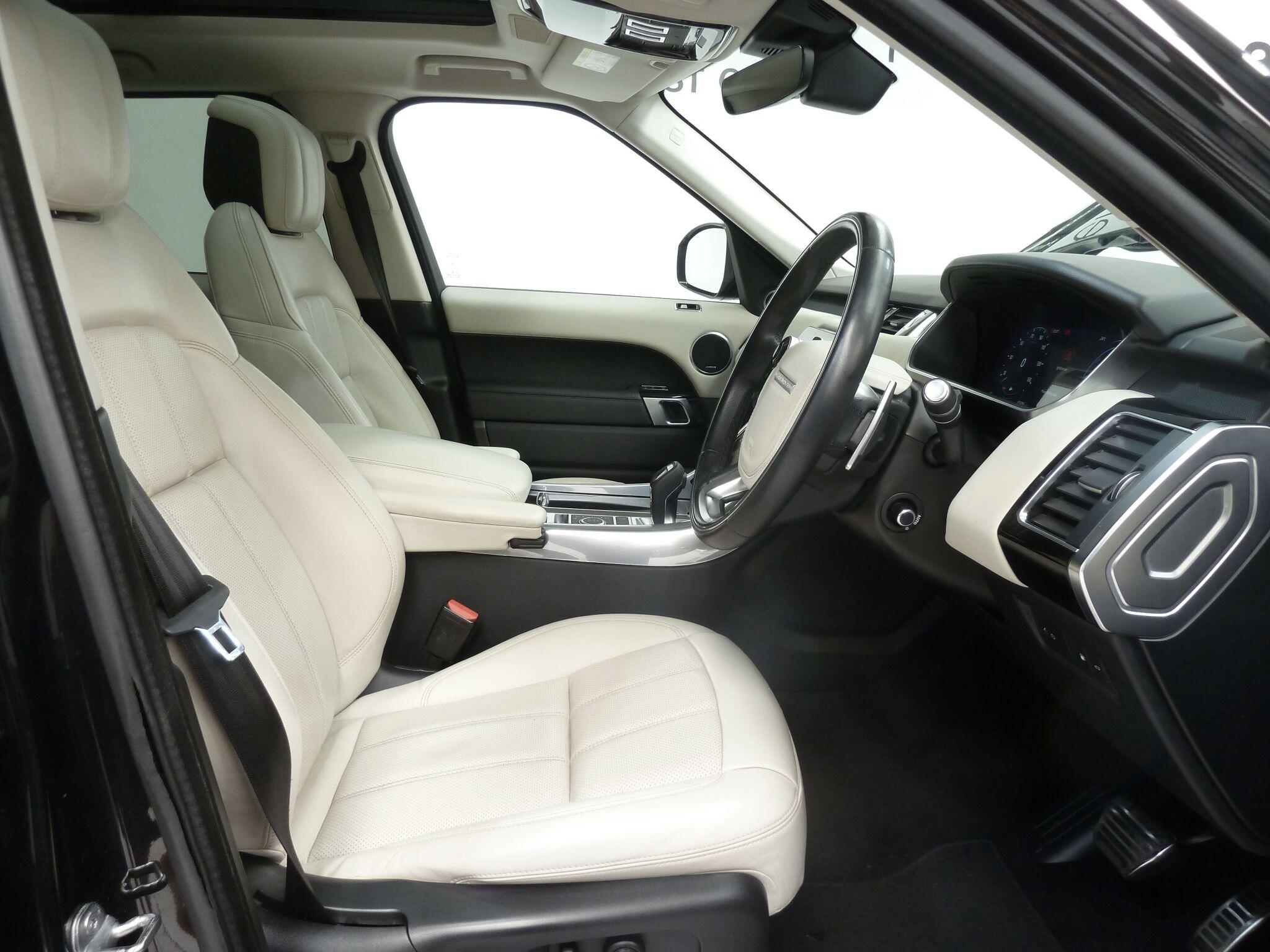 Land Rover Range Rover Sport 2.0 P400e  HSE Silver   <br/><br/>PAN ROOF + BLACK PACK + STEPS