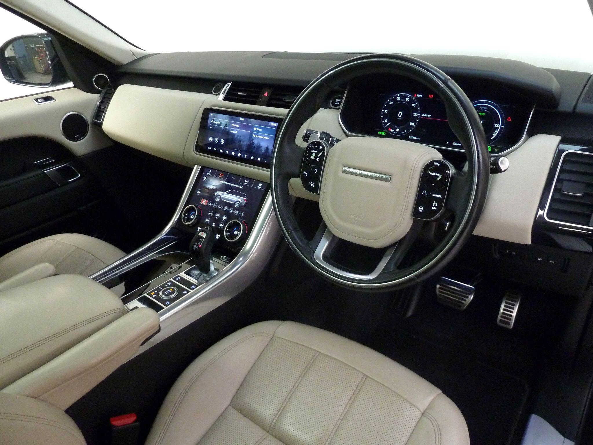 Land Rover Range Rover Sport 3.0   HSE Silver   <br/><br/>PAN ROOF + BLACK PACK
